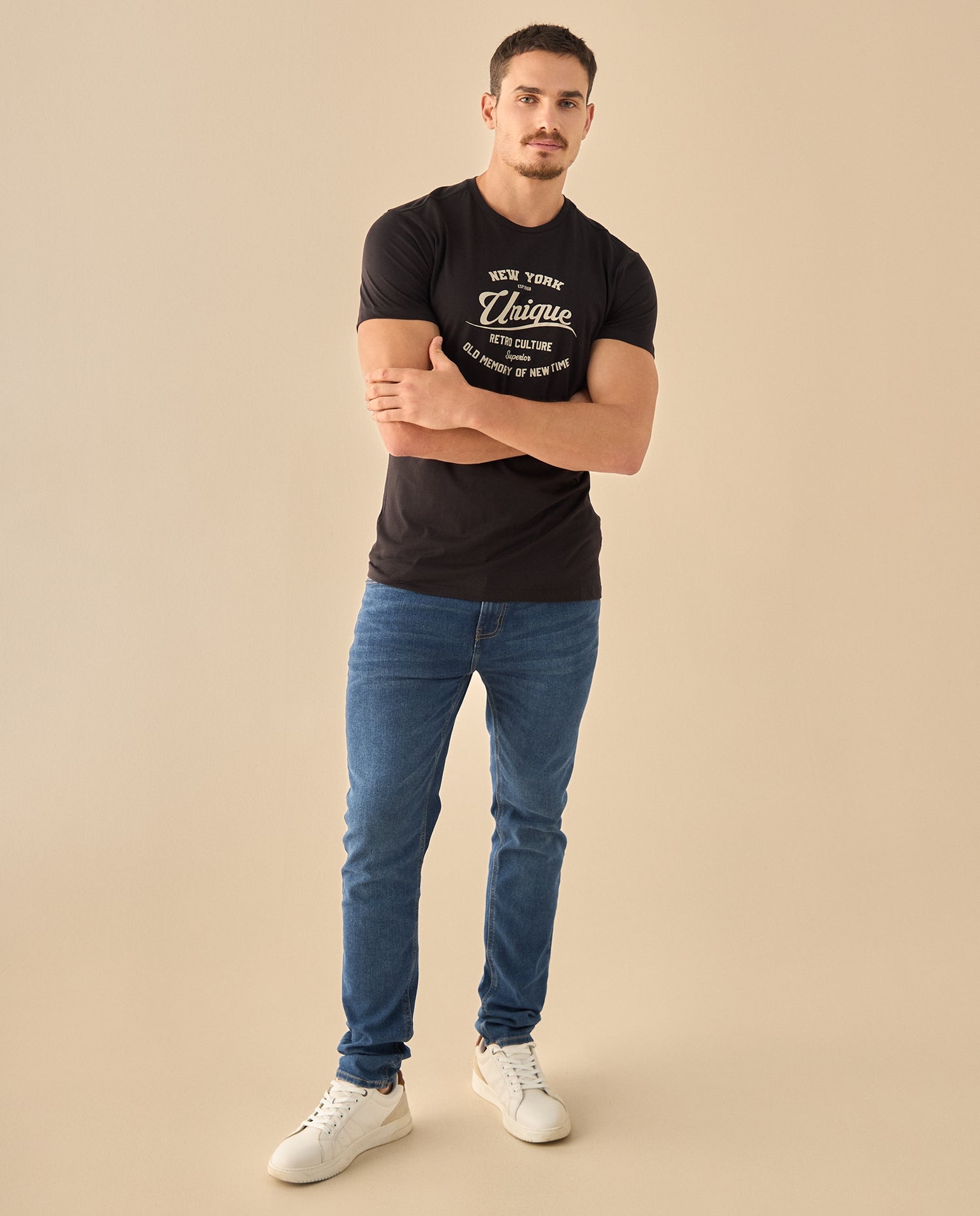 Camiseta con Estampado Retro Vintage - Negro