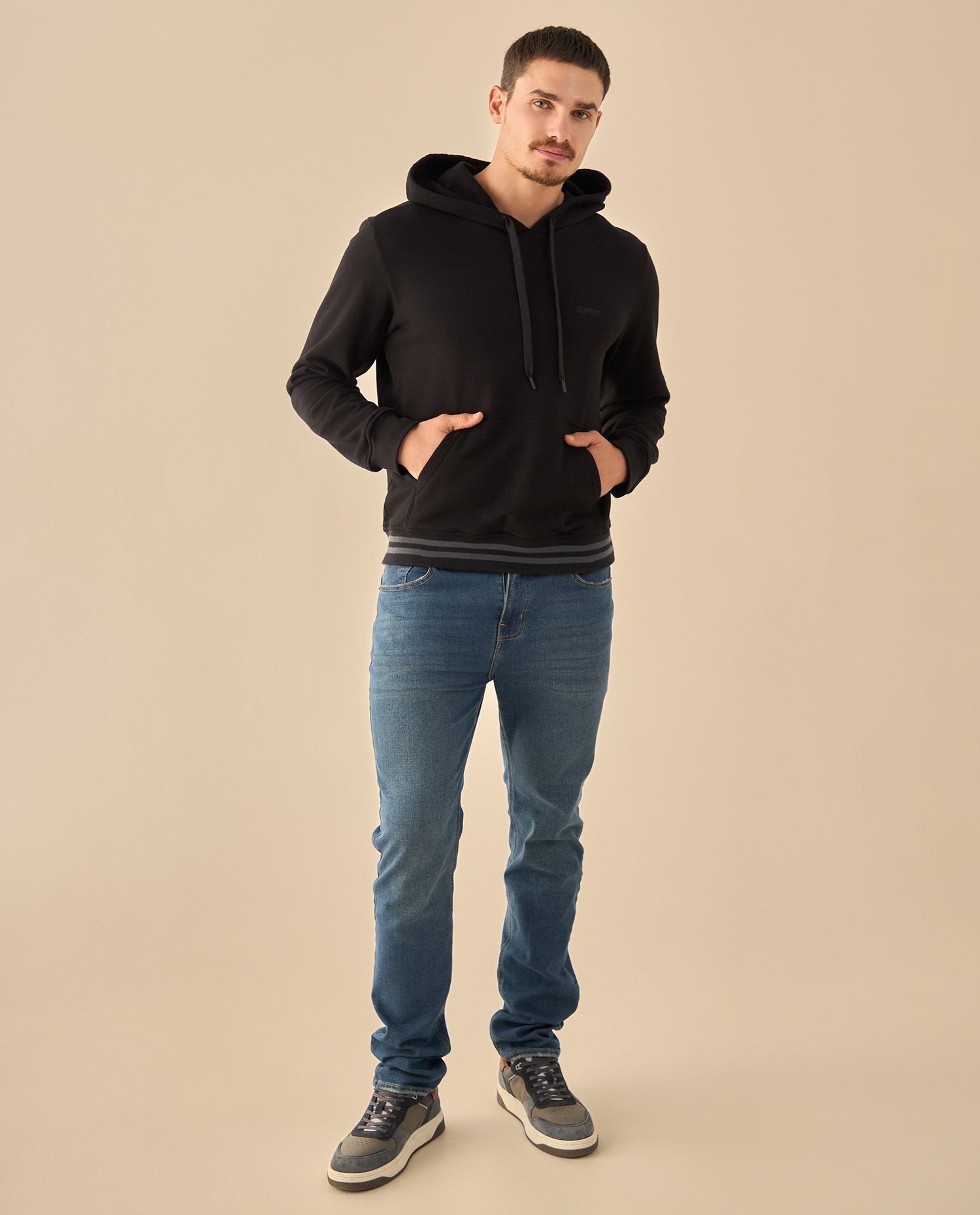 Sudadera con Capucha y Ribetes Contrastantes - Negro