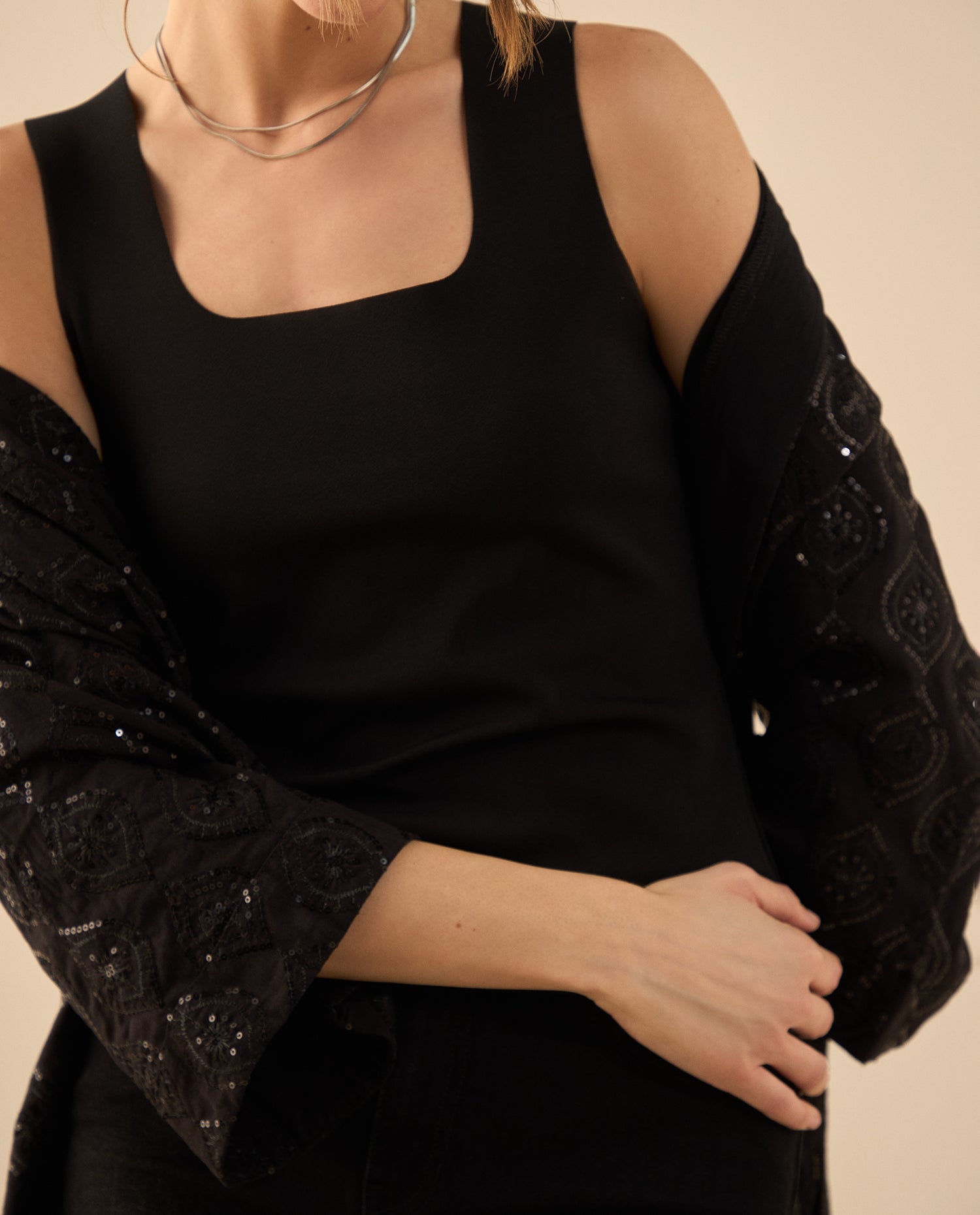 Camisa de silueta ajustada para mujer - Negro