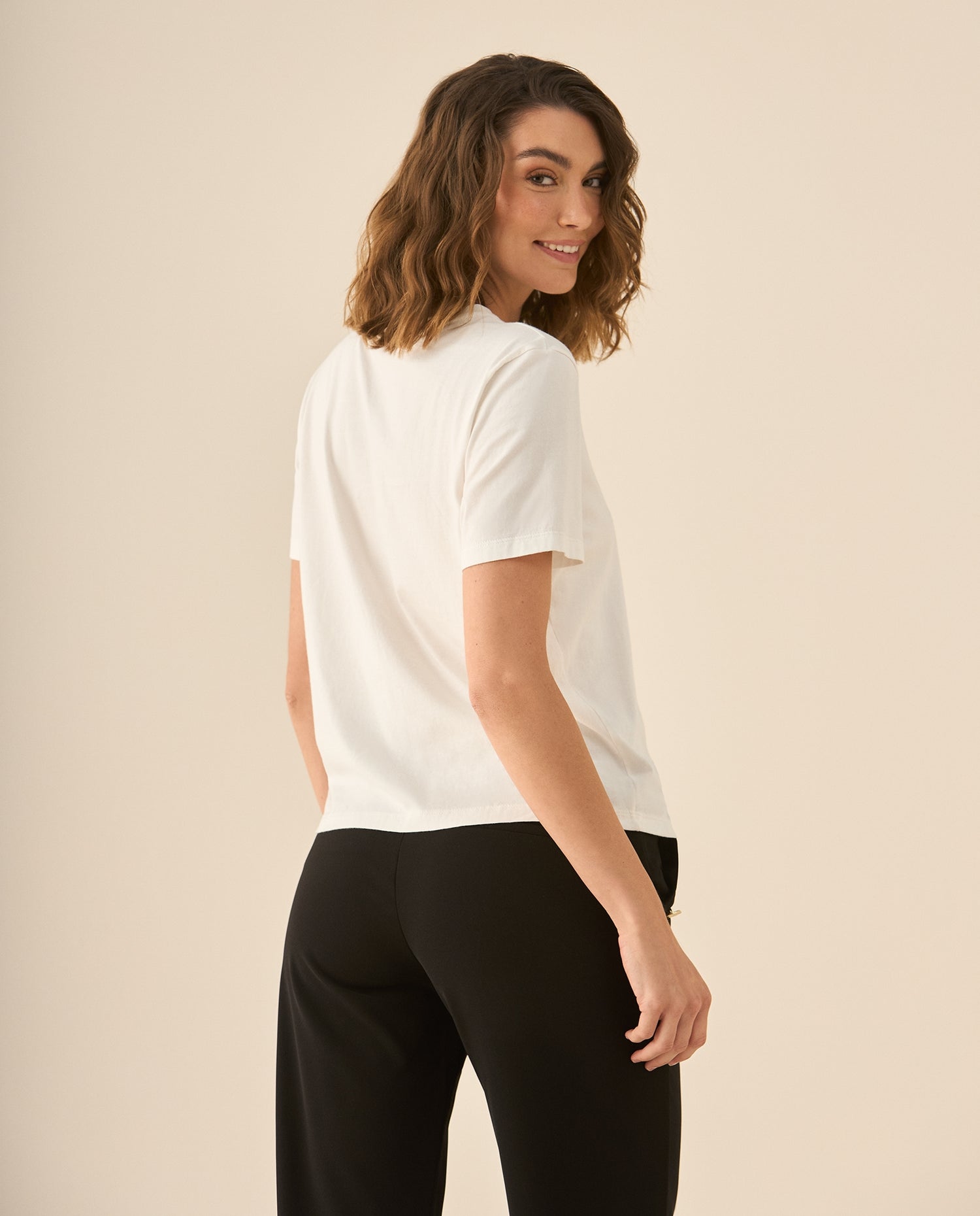 Camiseta maga corta con estampado y bordado para mujer - Crudo