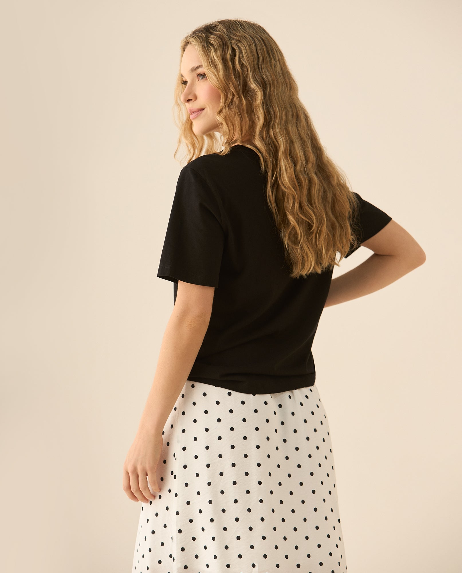 Camiseta maga corta con estampado y bordado para mujer - Negro 34_403G120_NEG193909_5
