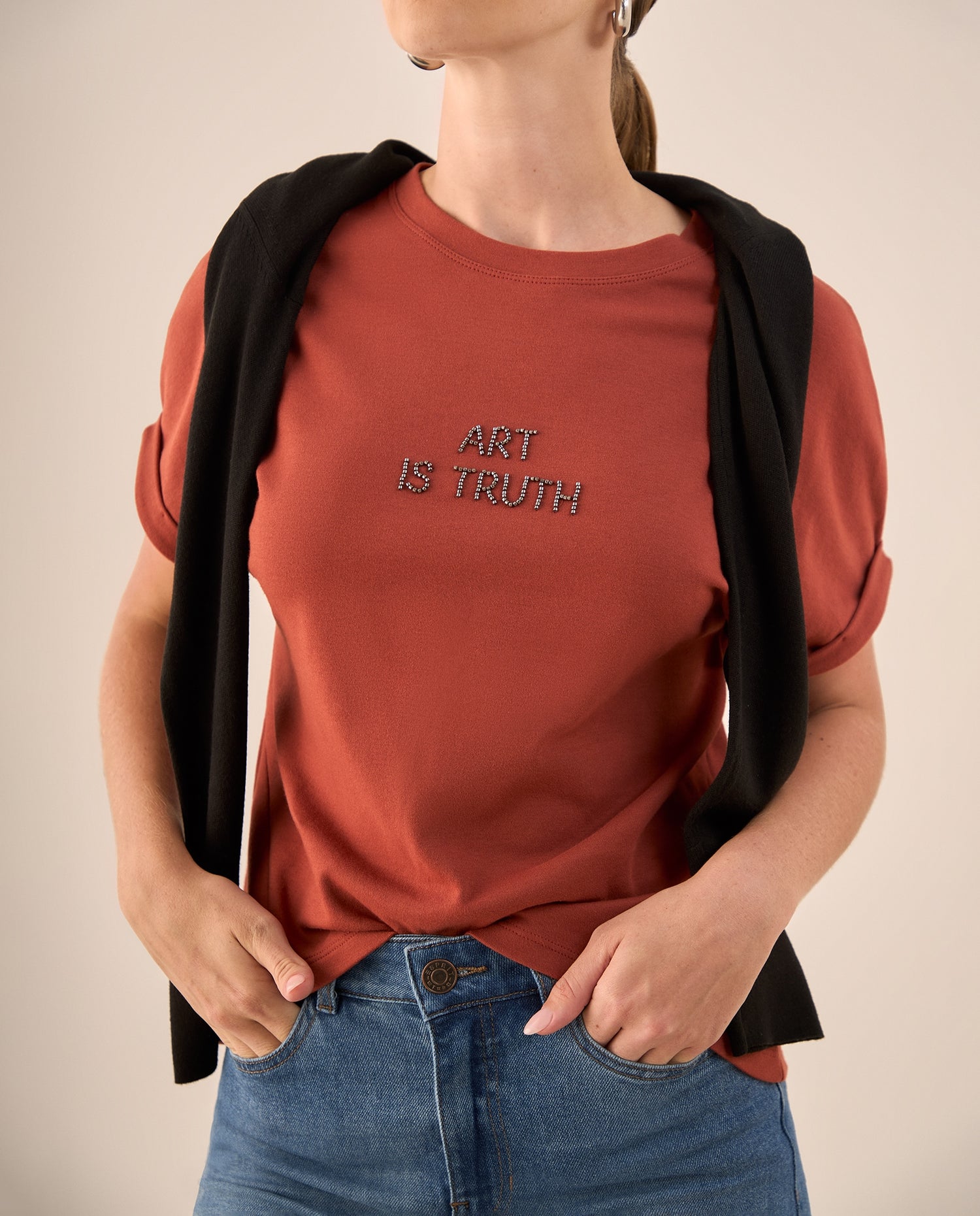 Camiseta Art Is Truth con Bordado Brillante - Naranja