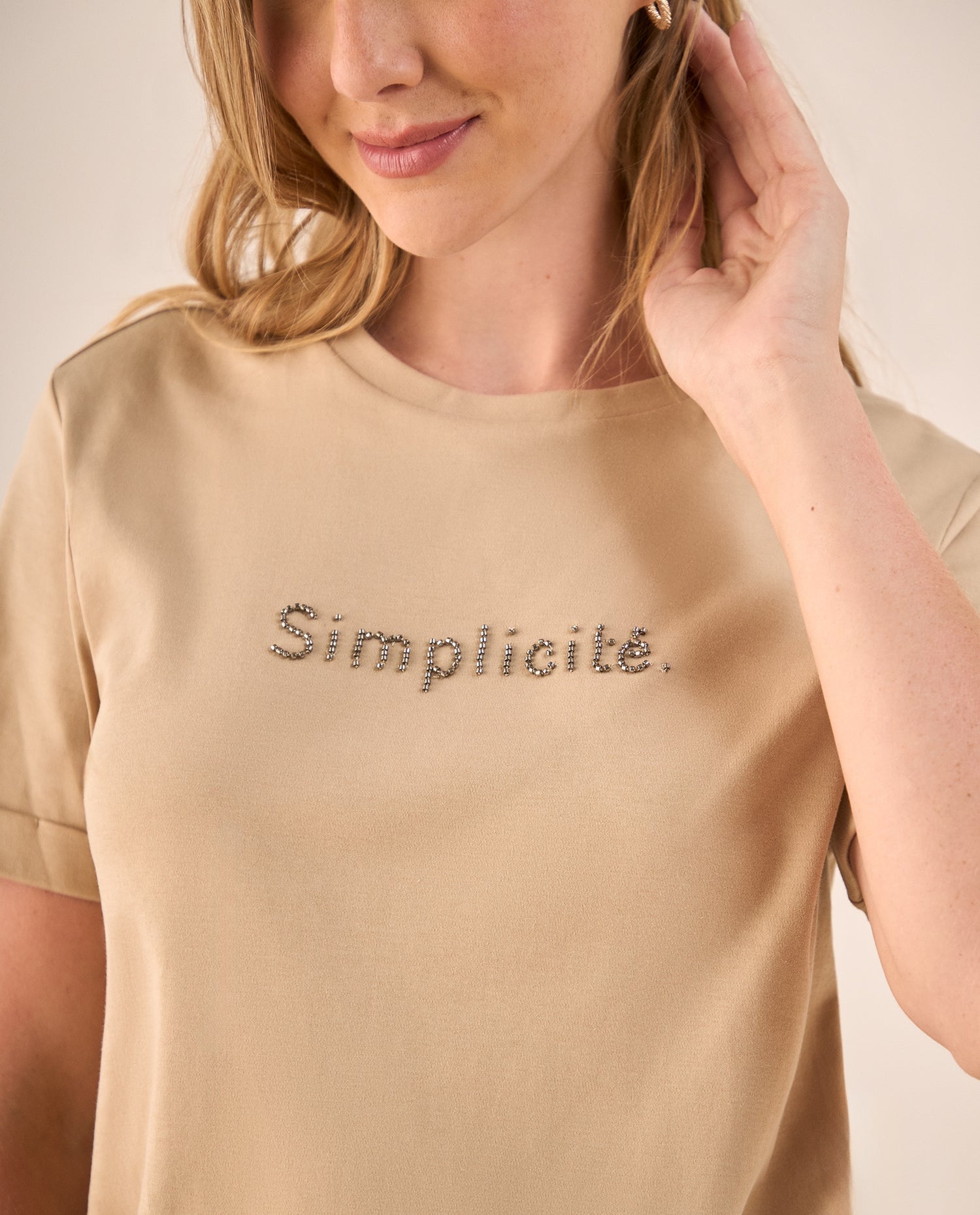 Camiseta Beige Simplicité con Aplicaciones - Beige