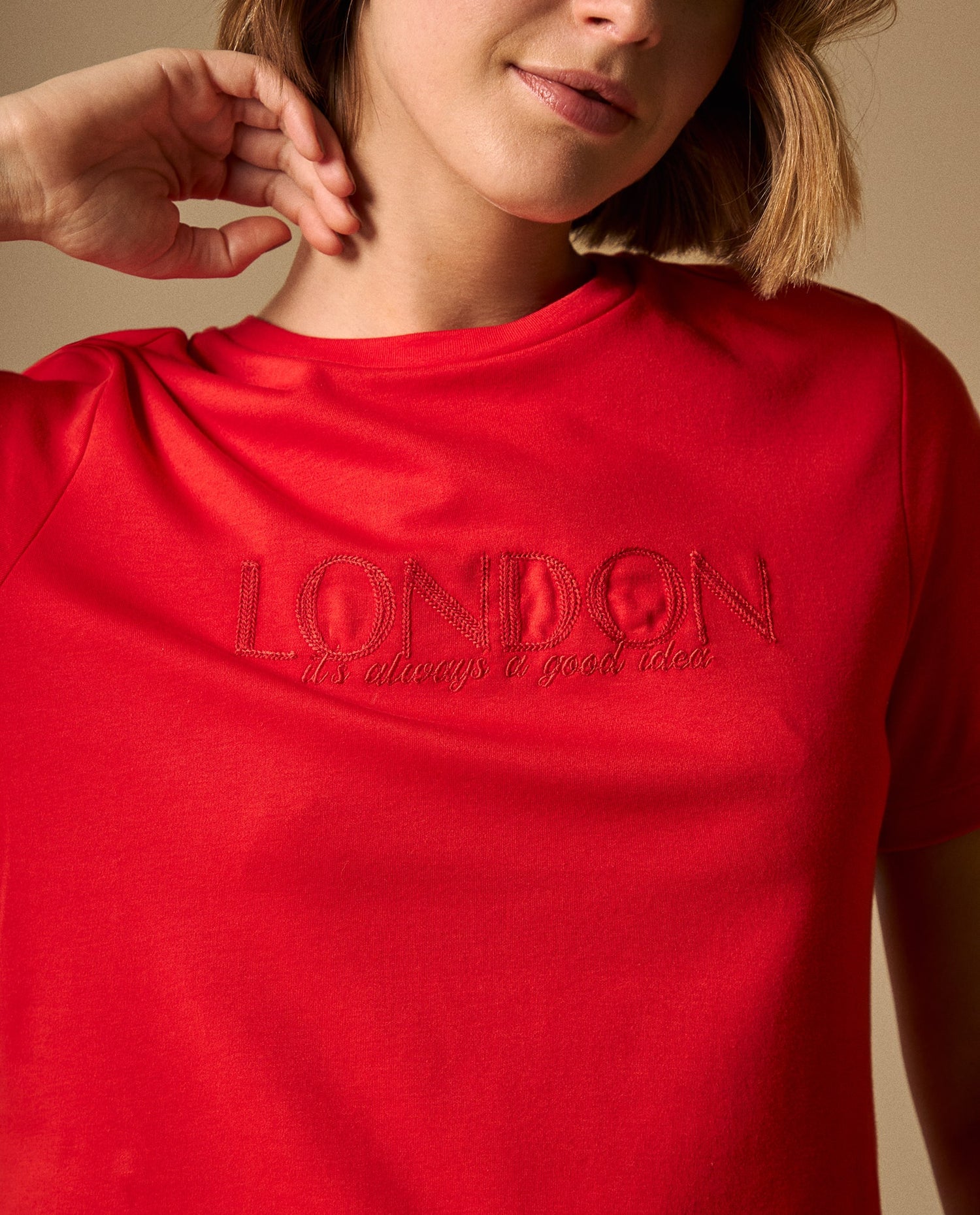 Camiseta con Bordado LONDON - Rojo
