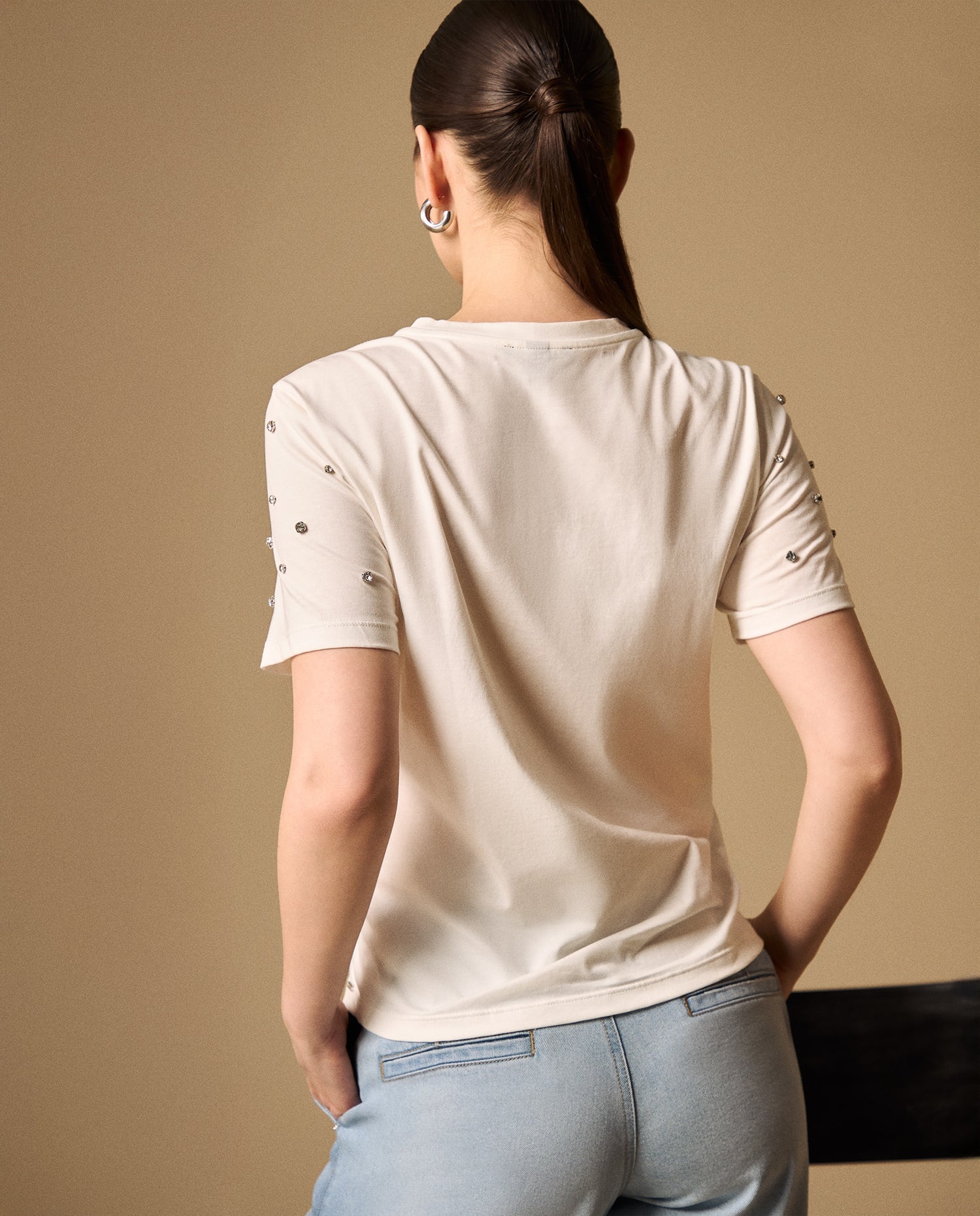 Camiseta Blanca con Tachuelas Metálicas - Blanco