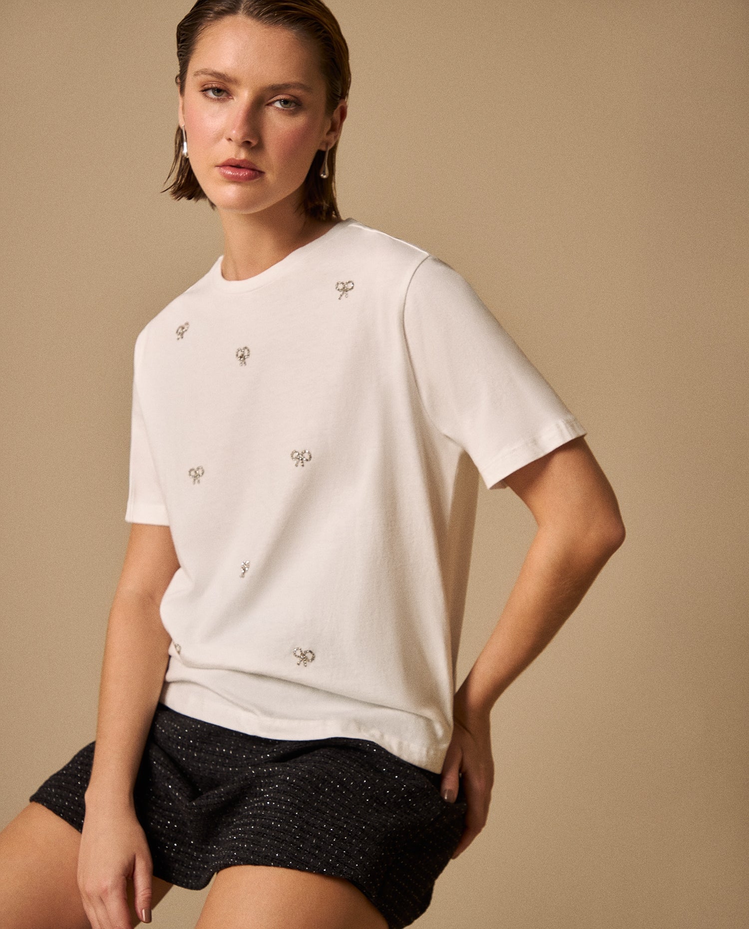 Camiseta Blanca con Bordados de Lazos - Blanco