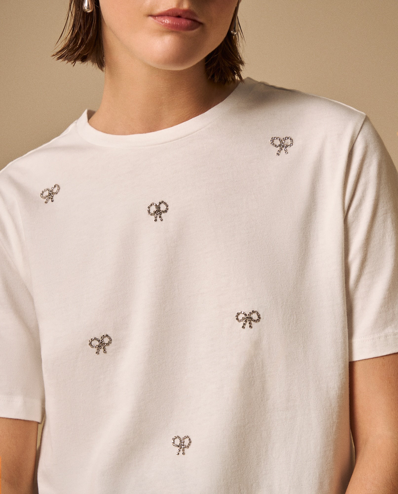 Camiseta Blanca con Bordados de Lazos - Blanco 34_409G213_BLA110700_4
