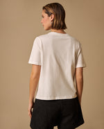 Camiseta Blanca con Bordados de Lazos - Blanco