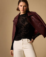 Camiseta Negro con Estampado Floral en Relieve - Negro 34_409G219_NEG190303_0