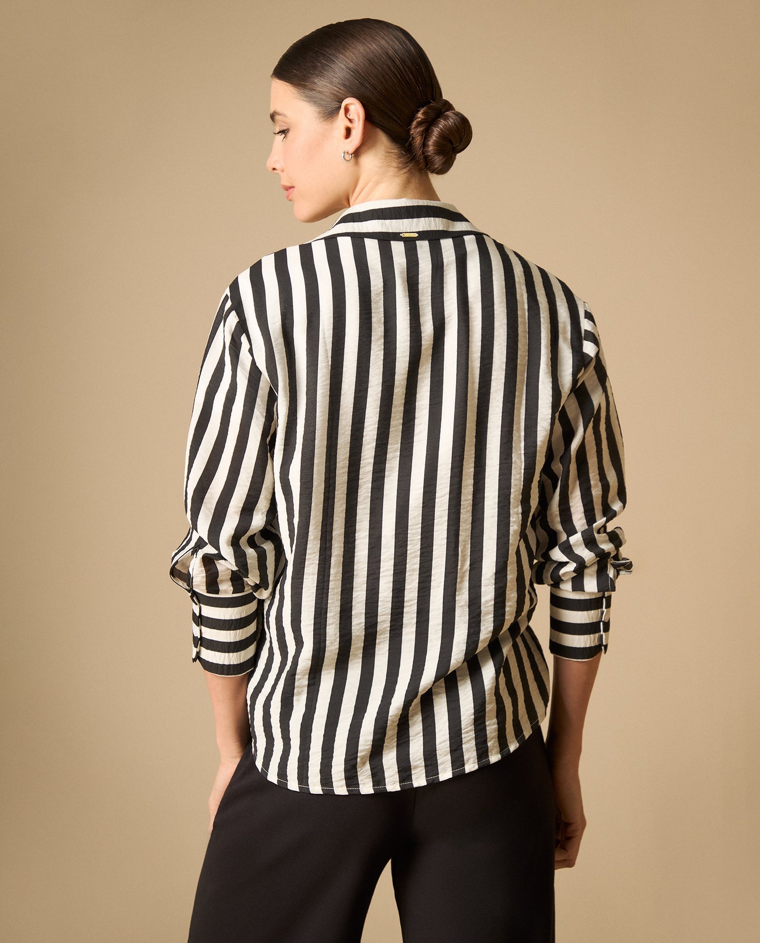 Camisa manga larga cuello camisero tejido fluido - Negro