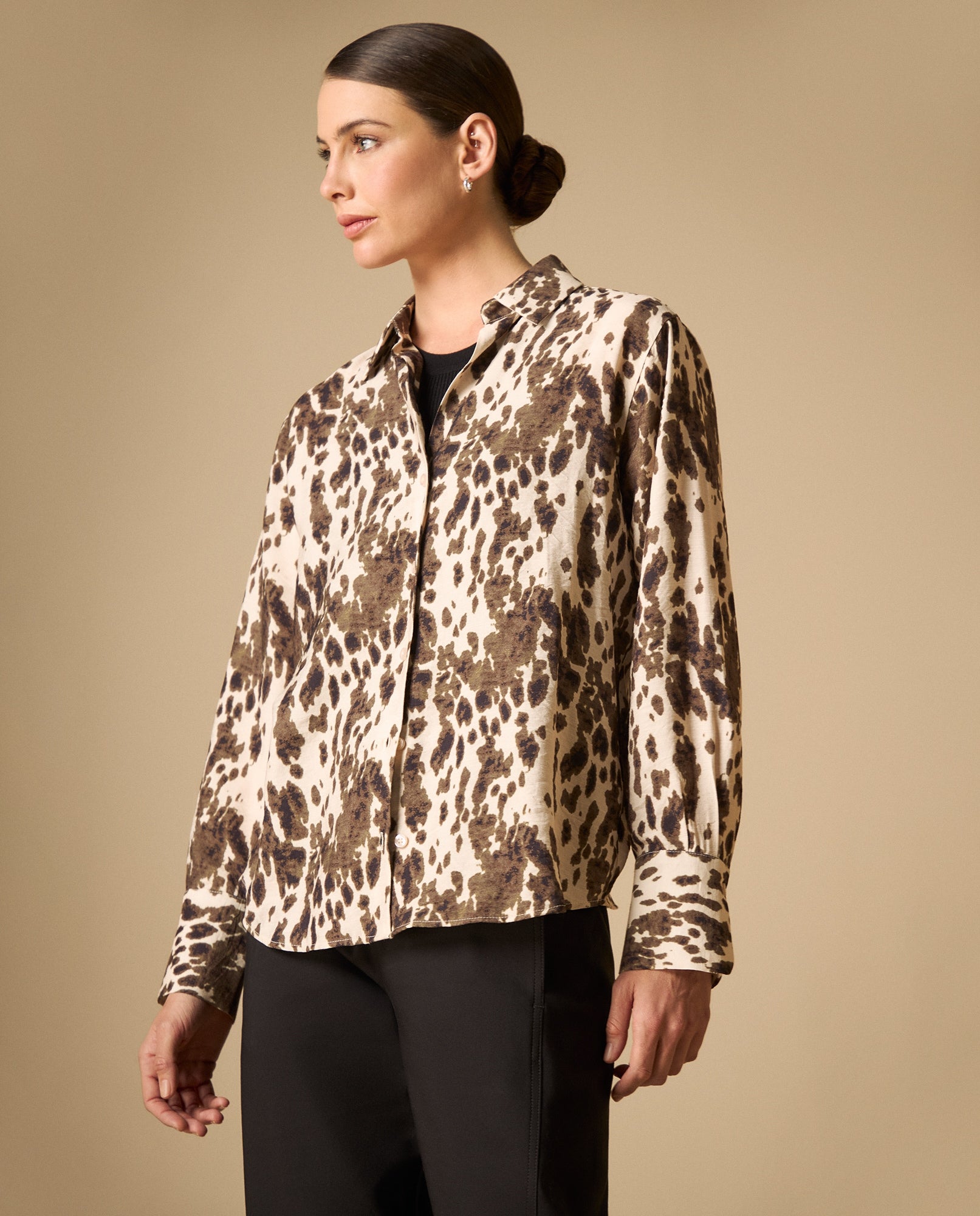 Camisa manga larga con acabado artesanal cuello camisero - Marron 34_411H012_MAR181307_0
