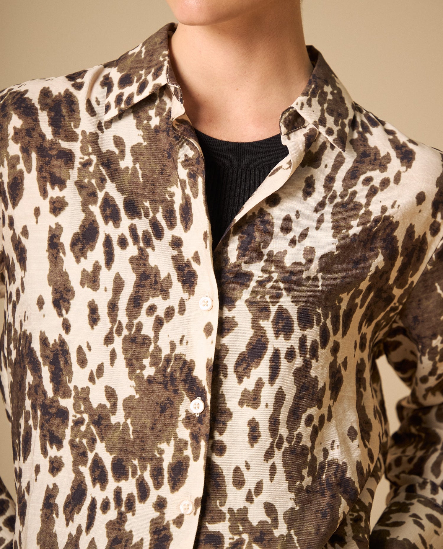 Camisa manga larga con acabado artesanal cuello camisero - Marron