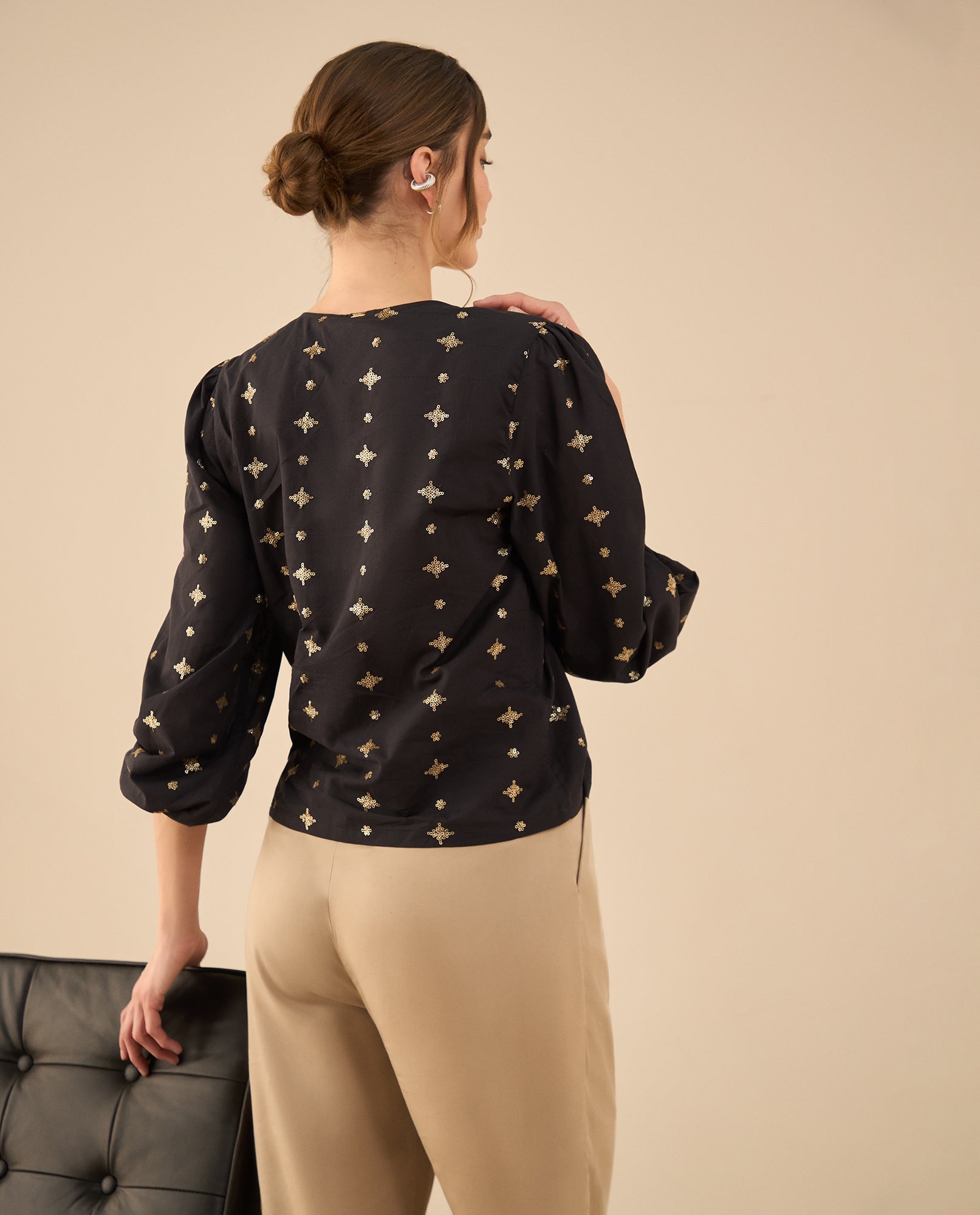 Camisa con recogido en hombros para mujer - Negro 34_412G005_NEG190303_4