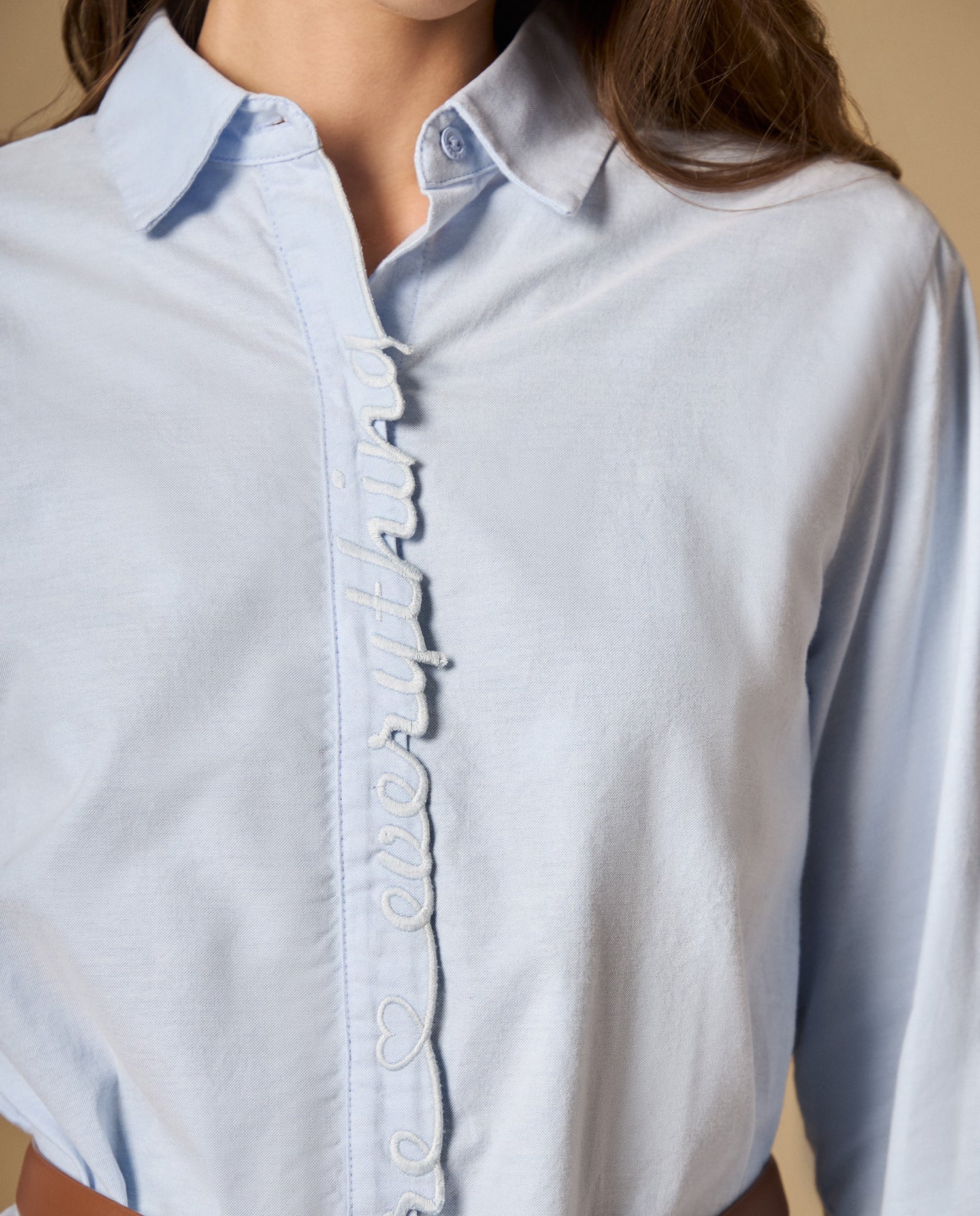 Camisa camisera manga larga con bordado frontal - Azul