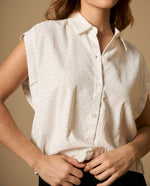Camisa manga sisa con cuello camisero y textura de puntos - Blanco