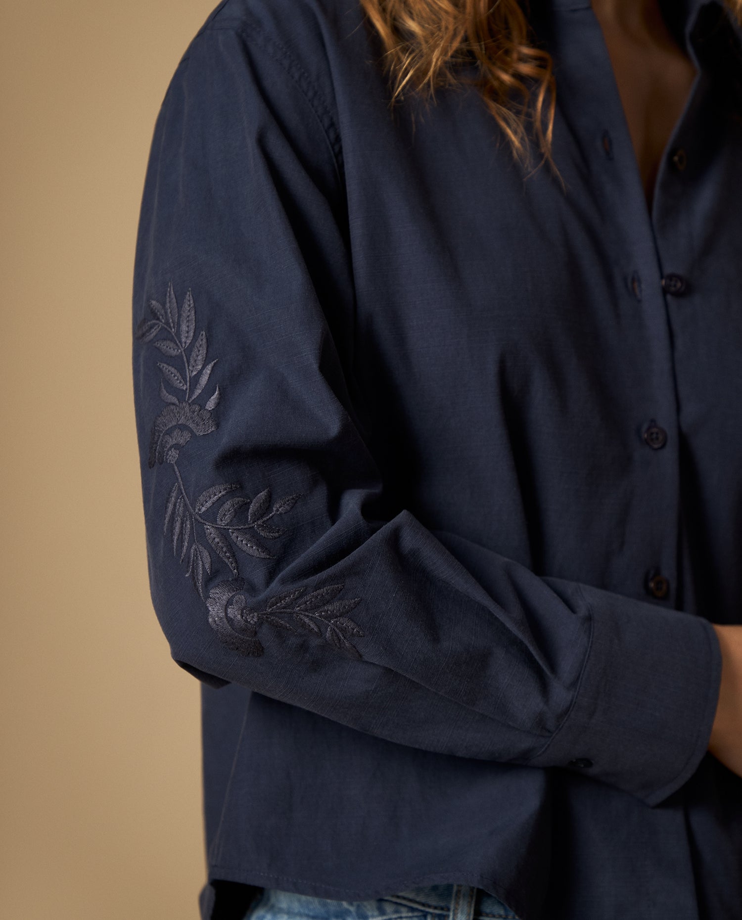 Camisa camisera manga larga con bordado floral - Azul