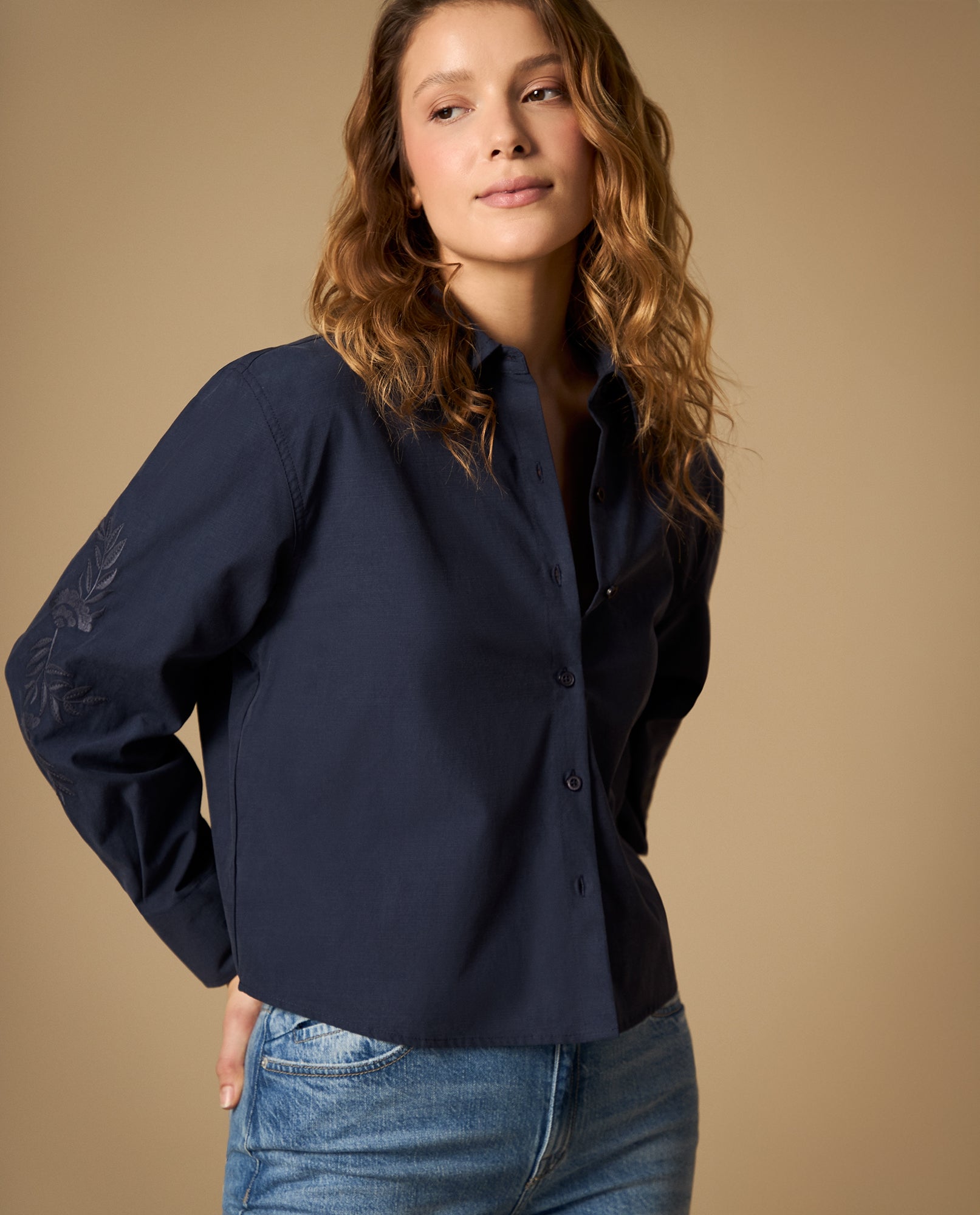 Camisa camisera manga larga con bordado floral - Azul 34_412H014_AZU193923_4