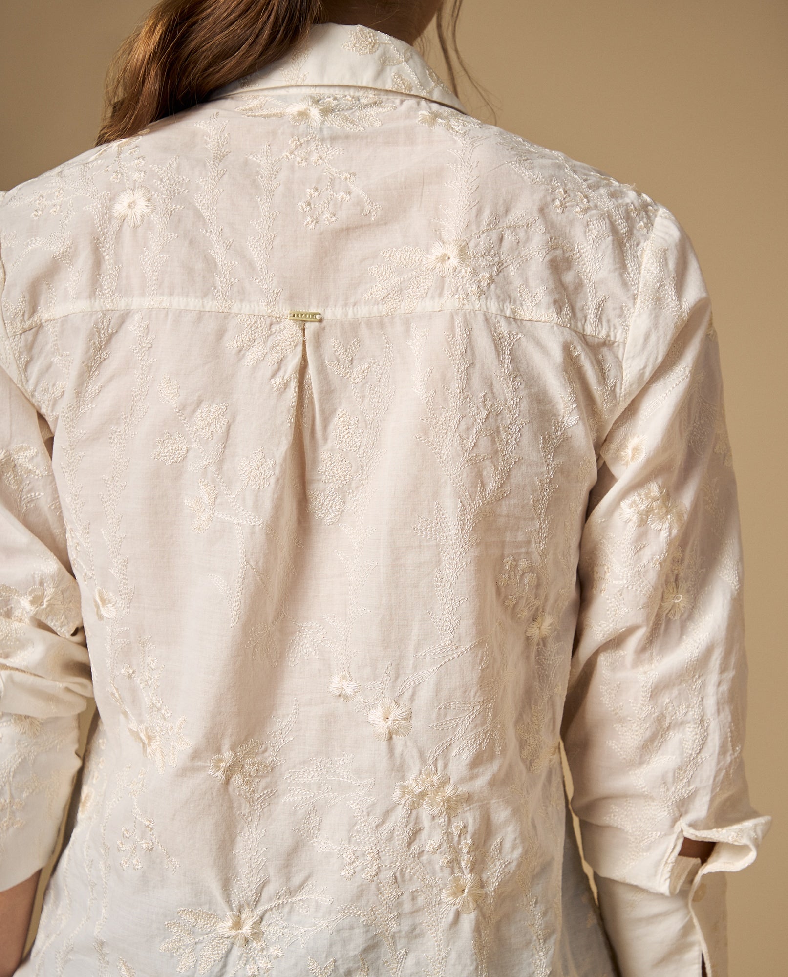 Camisa camisera manga larga con bordado floral - Blanco 34_412H017_BLA114202_4