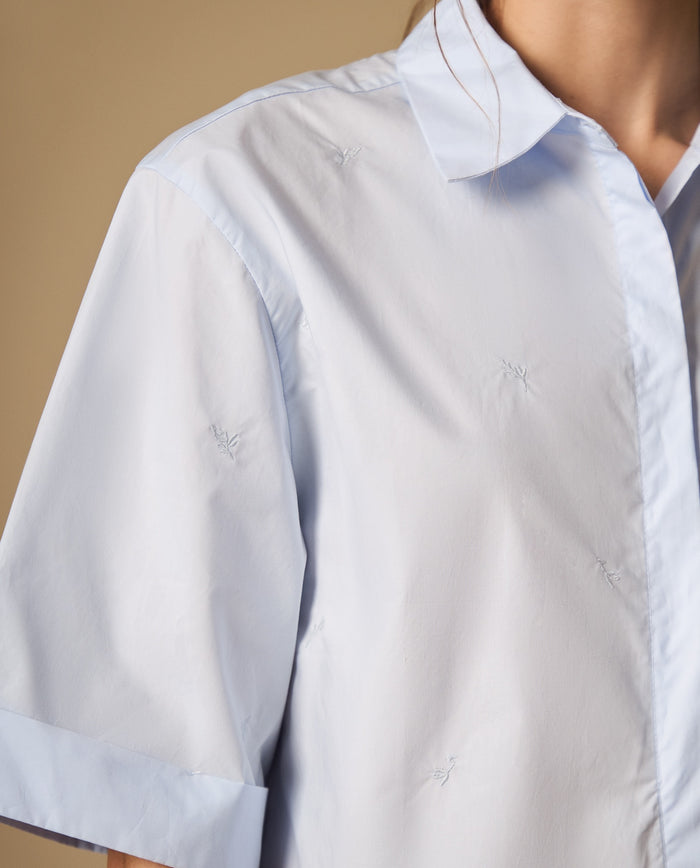 Camisa bordada manga corta con corte cropped y doblez en mangas - Azul 34_412H018_AZU134302_0