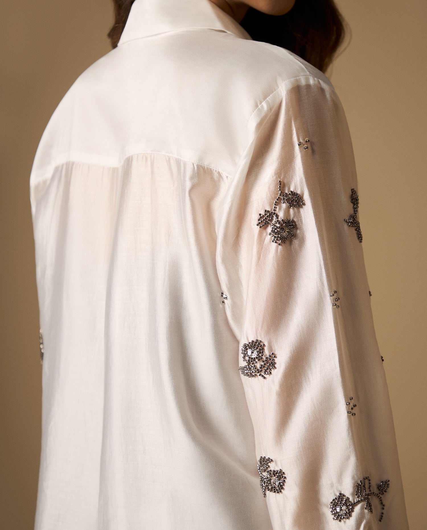 Camisa manga larga con bordado floral - Crudo
