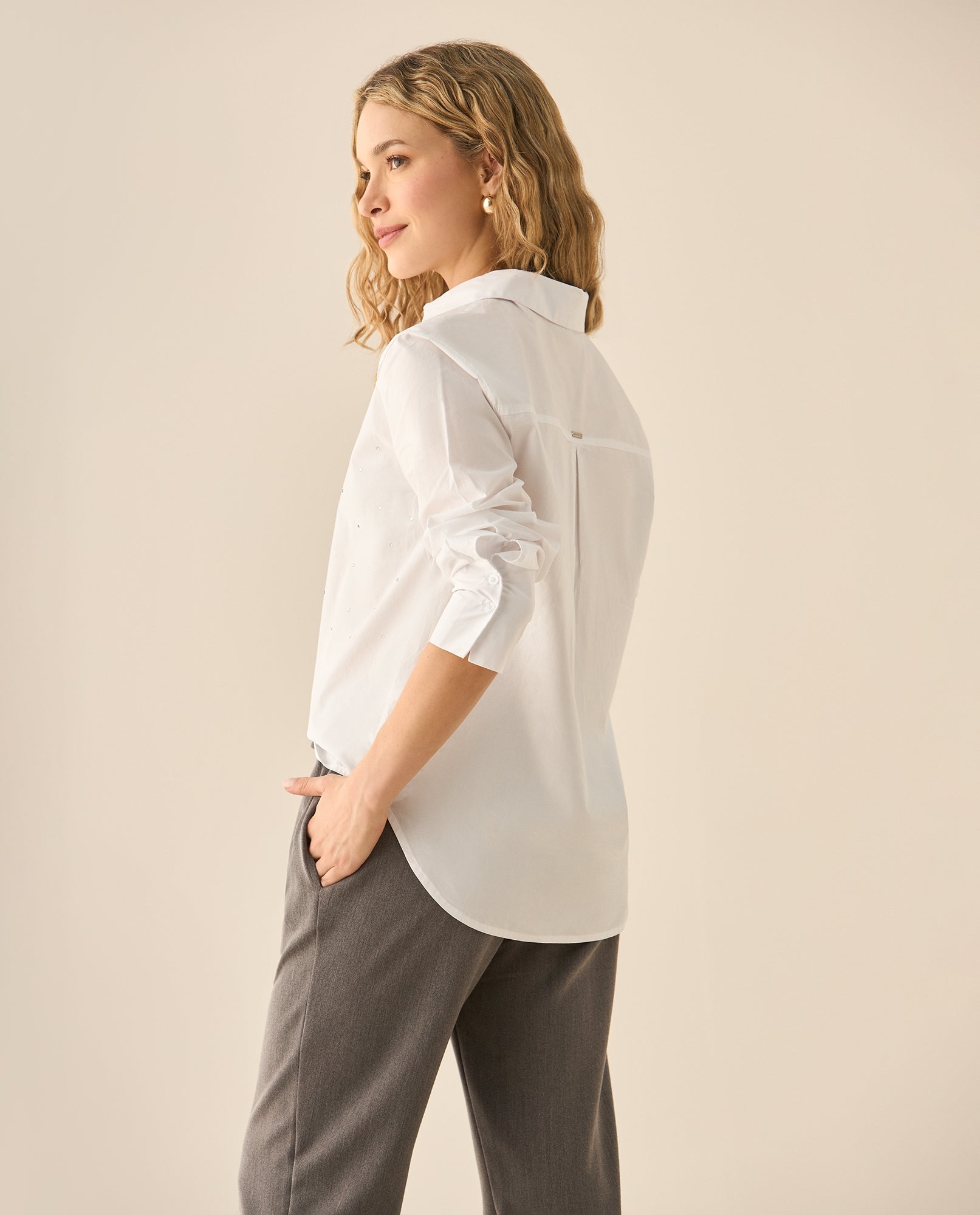 Camisa clásica con apliques de piedras para mujer - Blanco 34_413G022_BLA110700_4