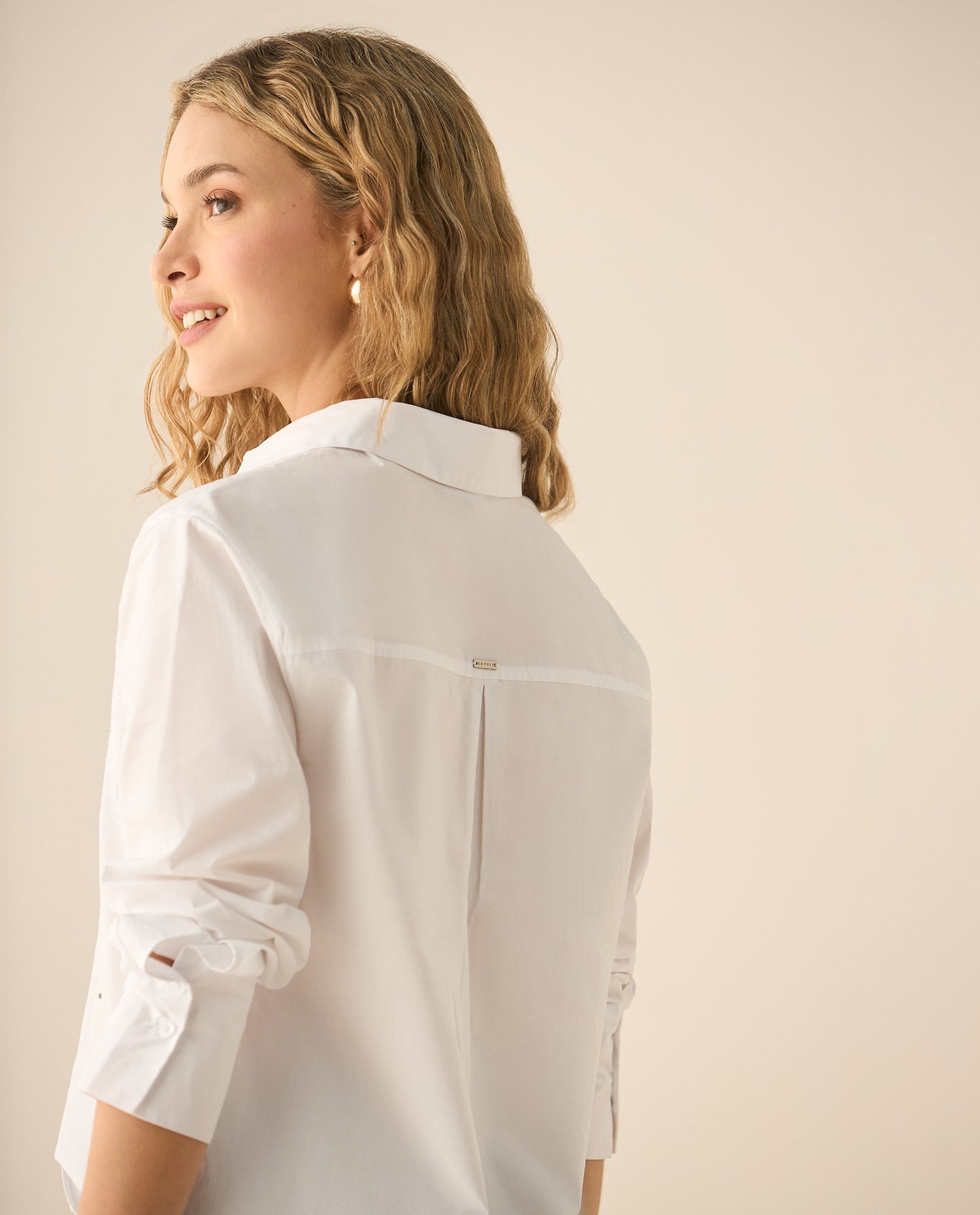 Camisa clásica con apliques de piedras para mujer - Blanco