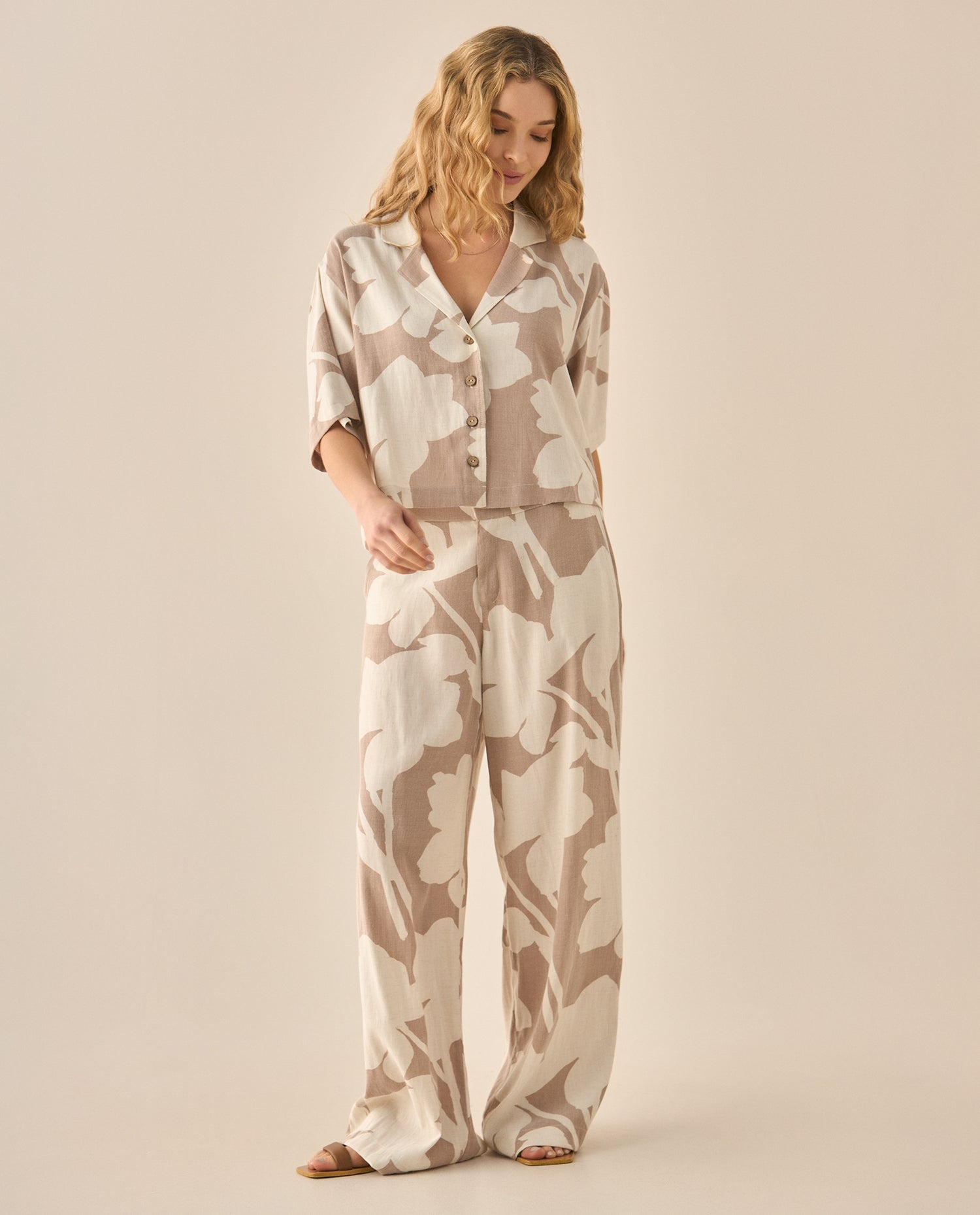 Camisa con estampado abstracto para mujer - Café