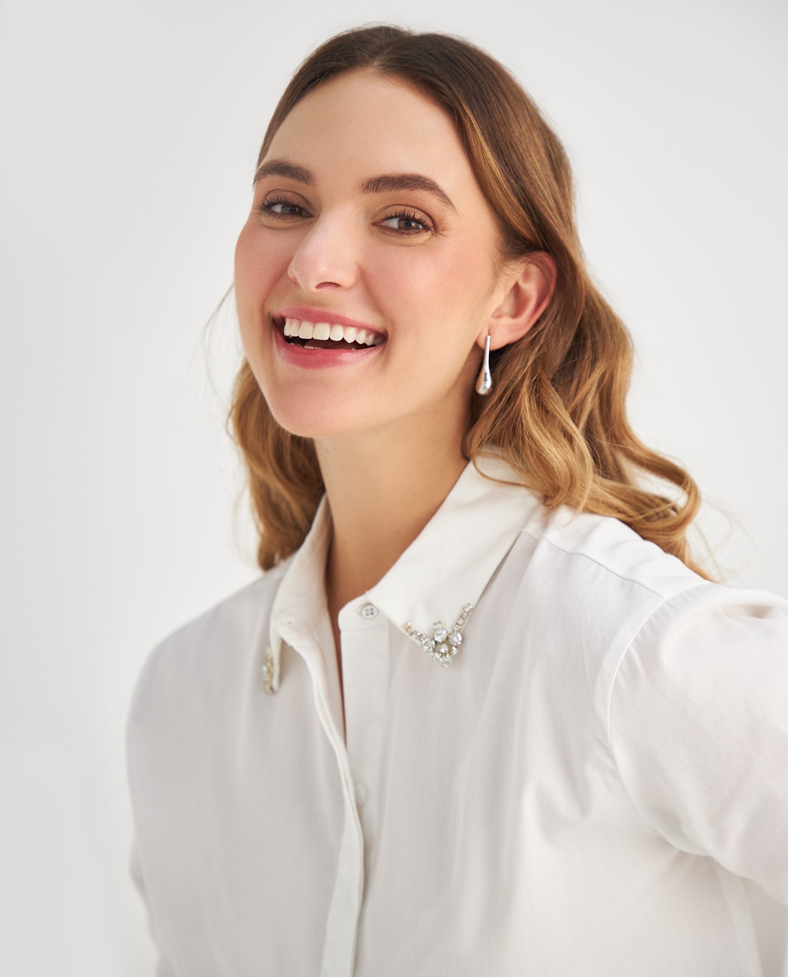 Camisa con aplique decorativo en cuello - Blanco 34_419F003_BLA114001_3