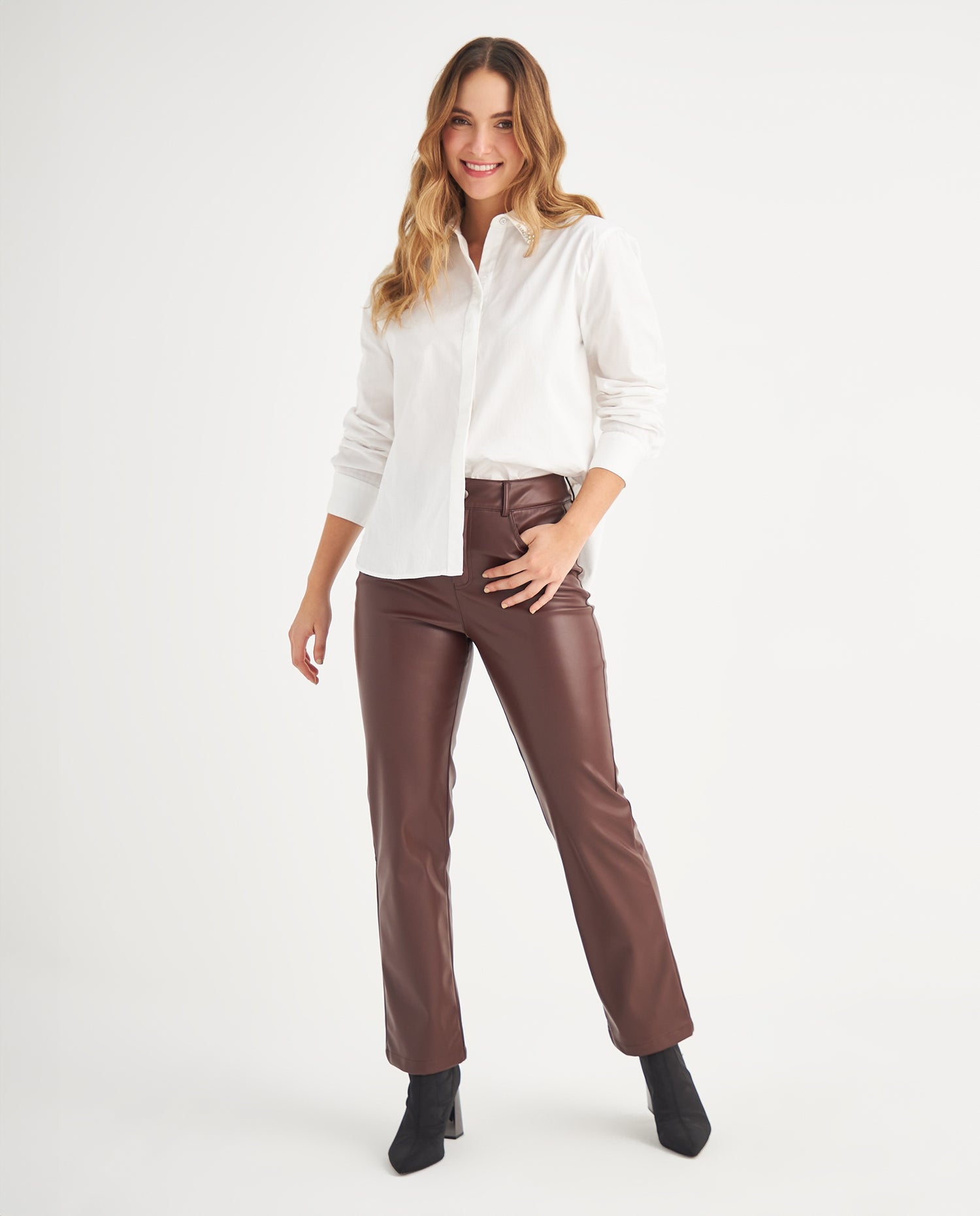 Camisa con aplique decorativo en cuello - Blanco