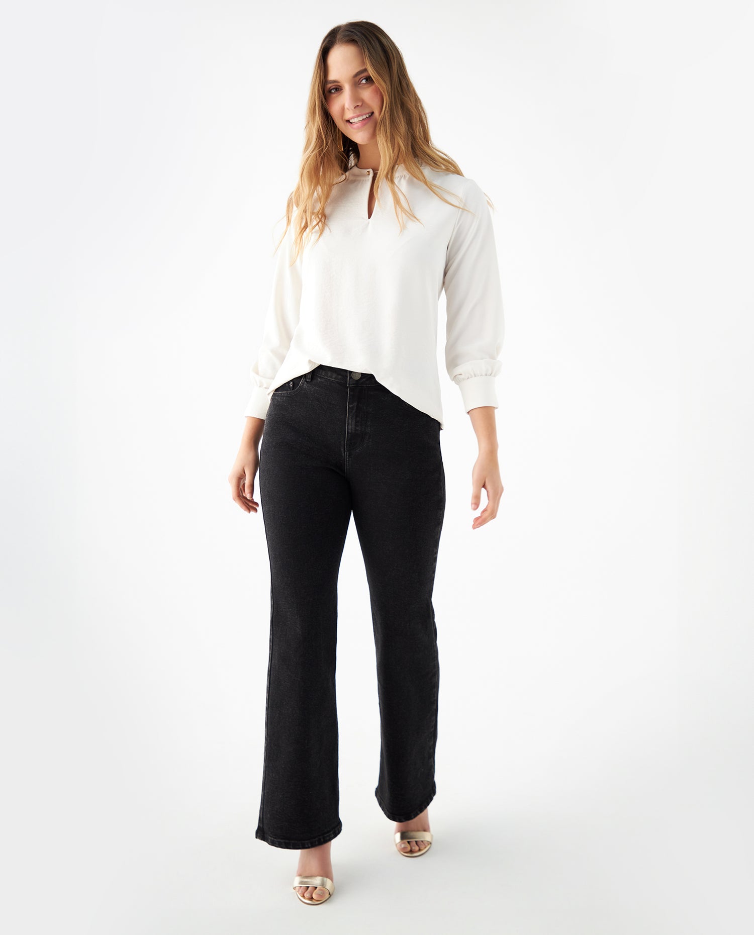 Camisa con pasador decorativo en cuello para mujer - Crudo