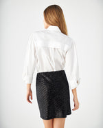 Camisa con broches decorativos para mujer - Crudo