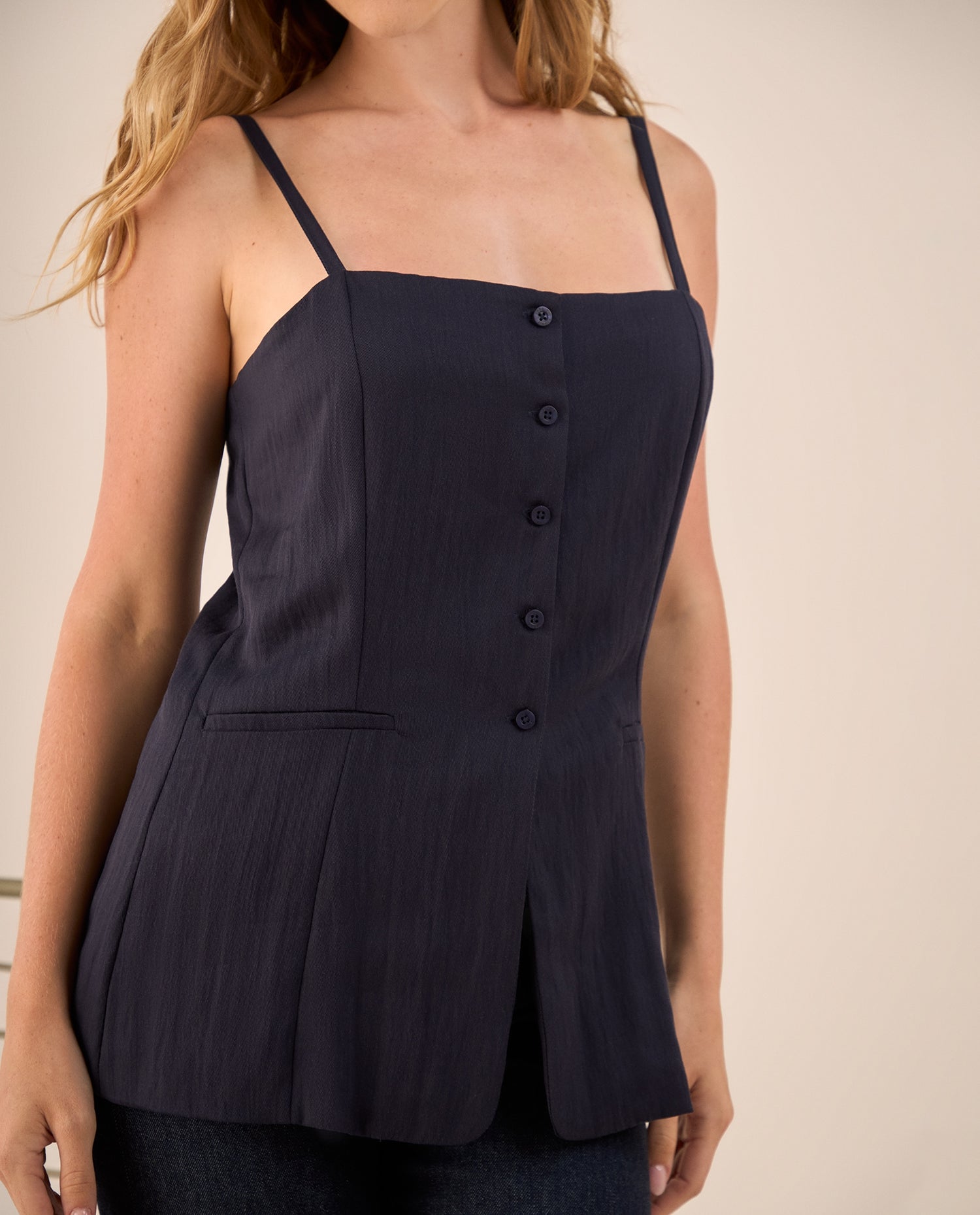 Top Azul con Tirantes y Corte Peplum - Azul