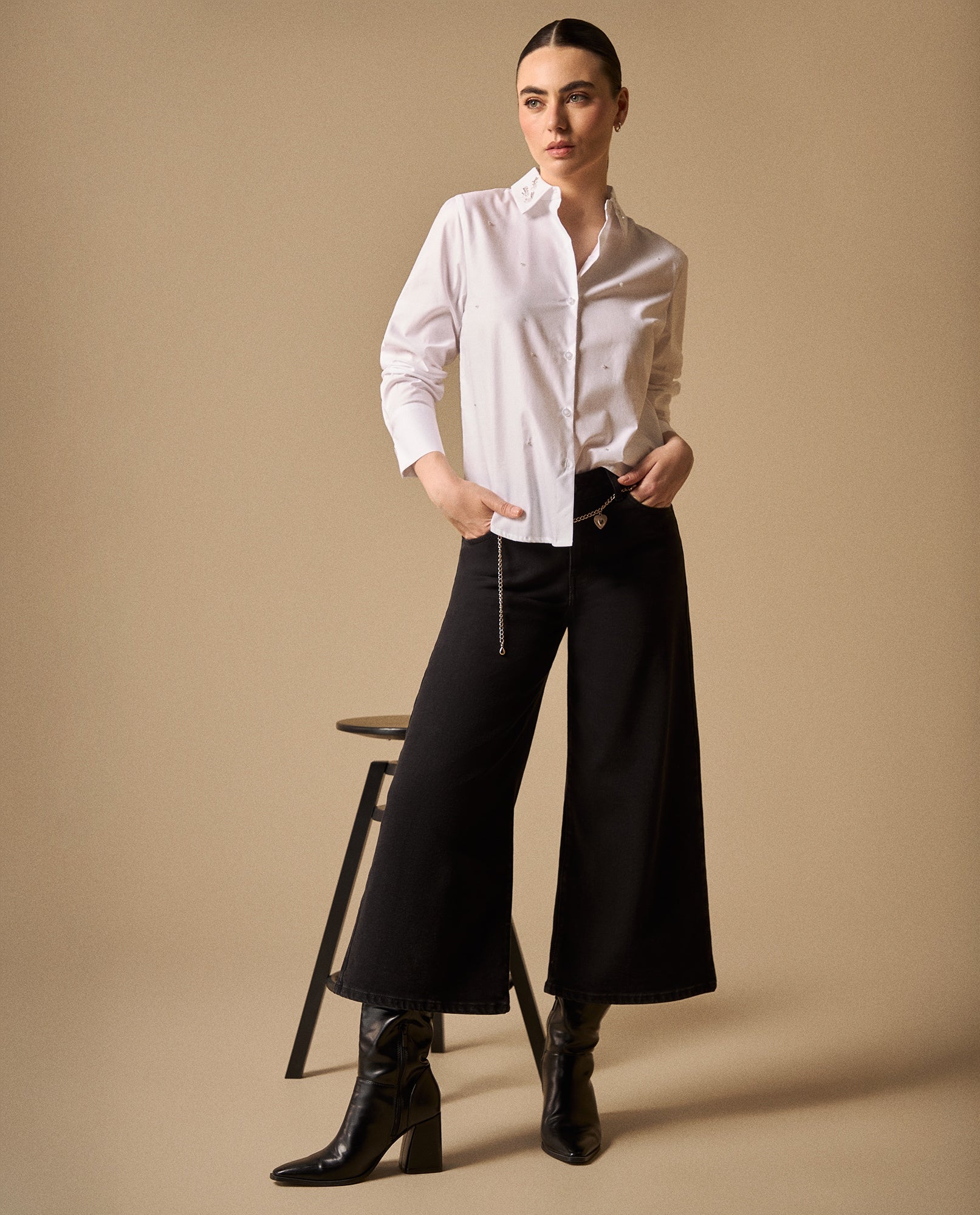 Camisa Blanca con Bordados en Cuello - Blanco 34_419G020_BLA110601_5