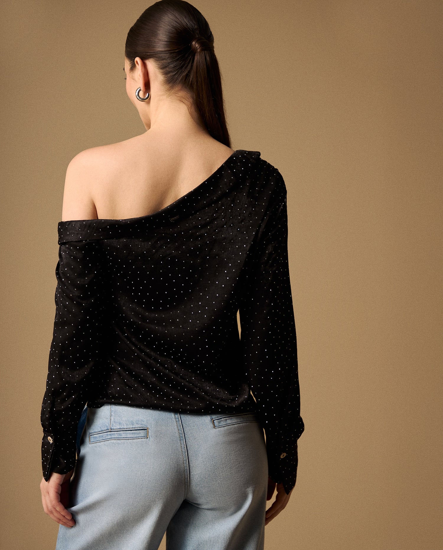 Camisa Asimétrica Puntos Negros - Negro