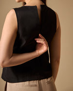 Blusa Negra con Aplicaciones Brillantes - Negro