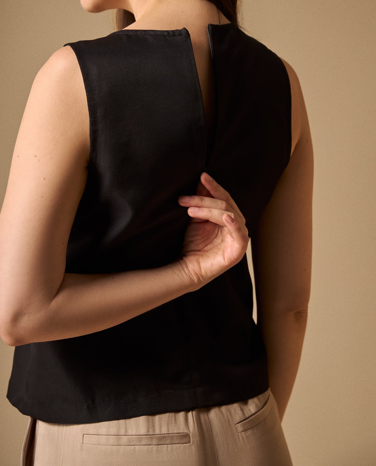 Blusa Negra con Aplicaciones Brillantes - Negro