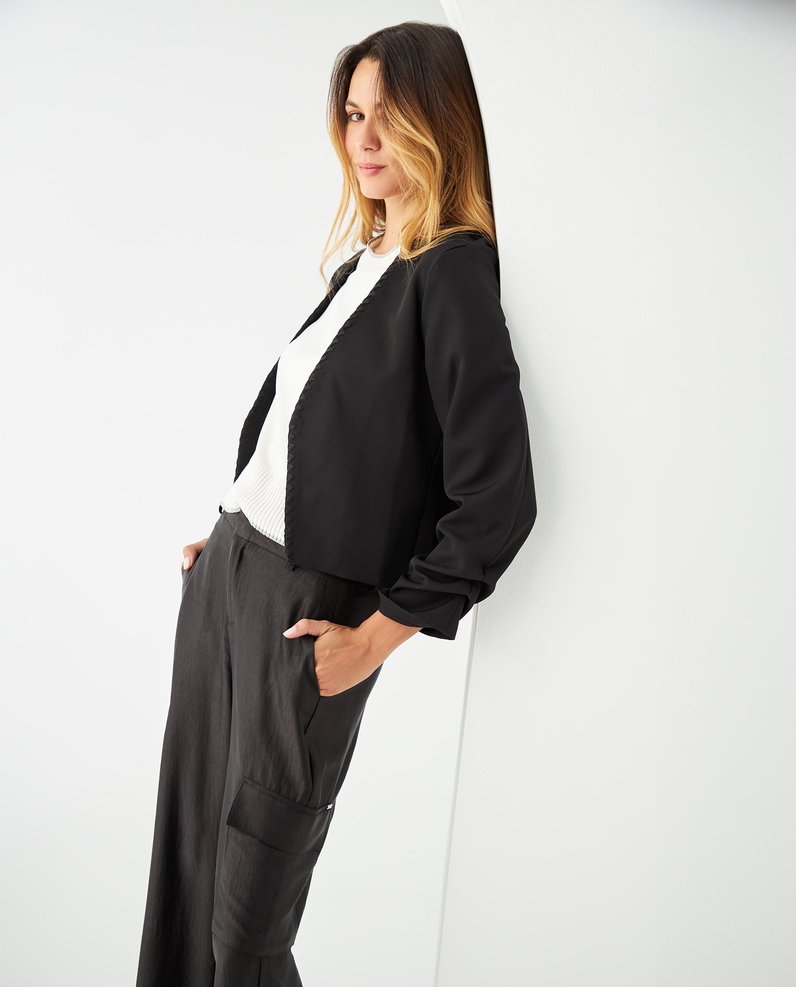 Blazer con detalles bordados para mujer - Negro 34_421F020_NEG193909_4