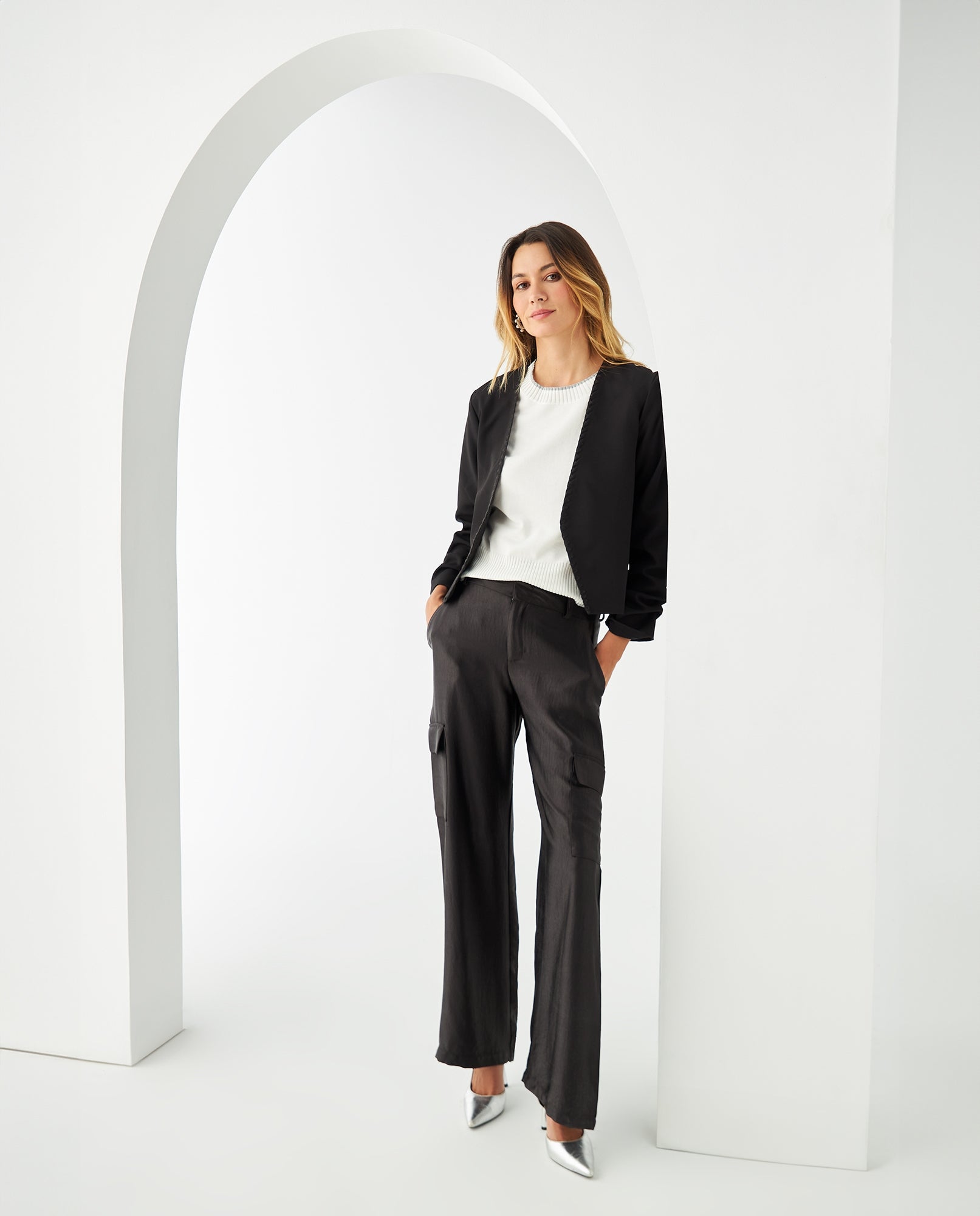 Blazer con detalles bordados para mujer - Negro 34_421F020_NEG193909_6