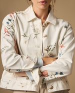 Chaqueta estampada floral con cierre de botones - Crudo