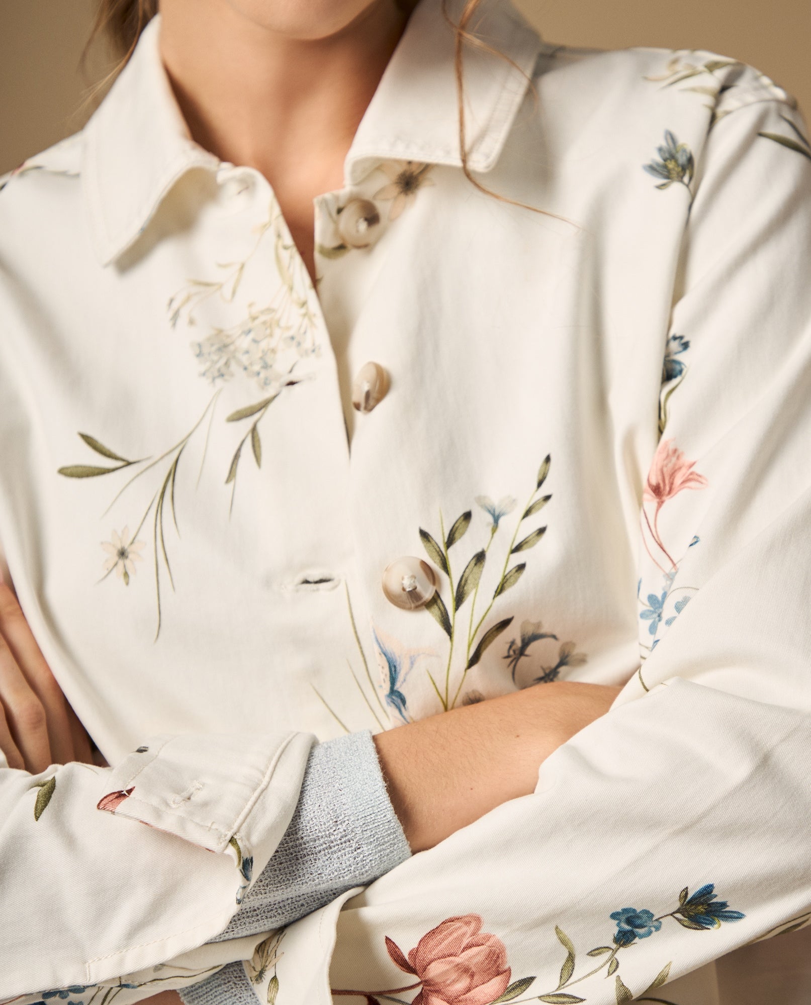 Chaqueta estampada floral con cierre de botones - Crudo 34_422H008_CRU110602_3