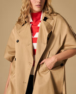 Capa estilo trench con solapas y botones de contraste - Café