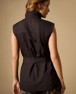 Chaleco tipo trench con bolsillos y cinturón - Gris