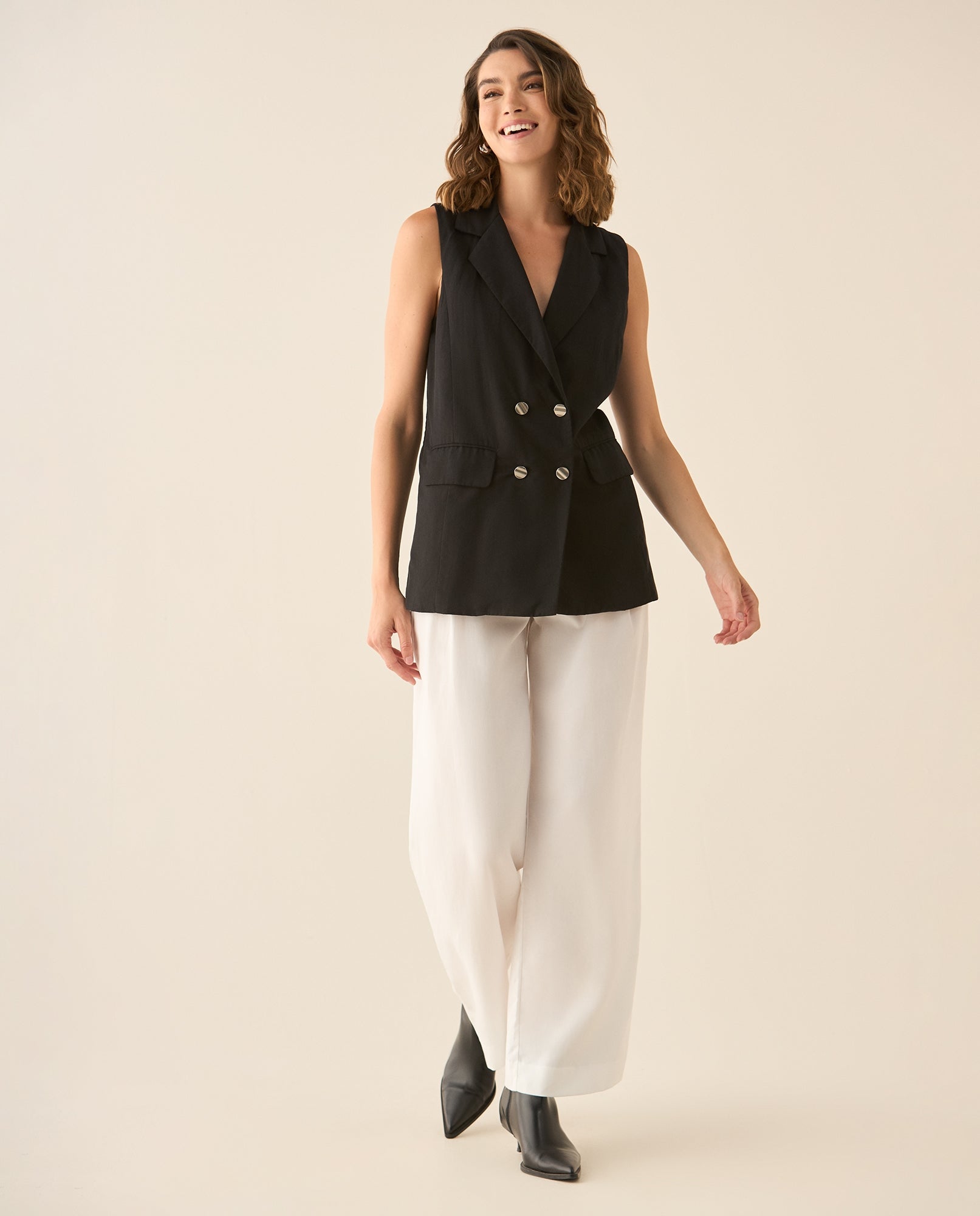 Chaleco con ajuste de botones para mujer - Negro 34_423G004_NEG190303_5