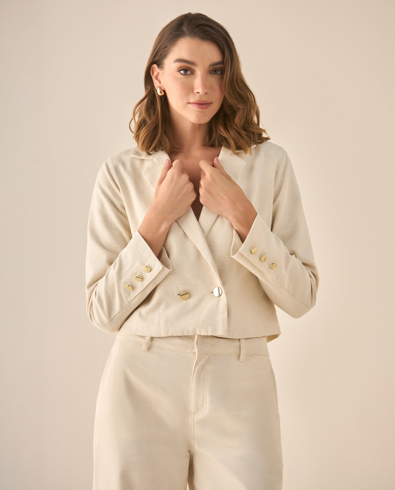 Chaqueta de largo pretinero con cuello de solapa y hombreras para mujer - Crudo 34_423G006_CRU110105_4