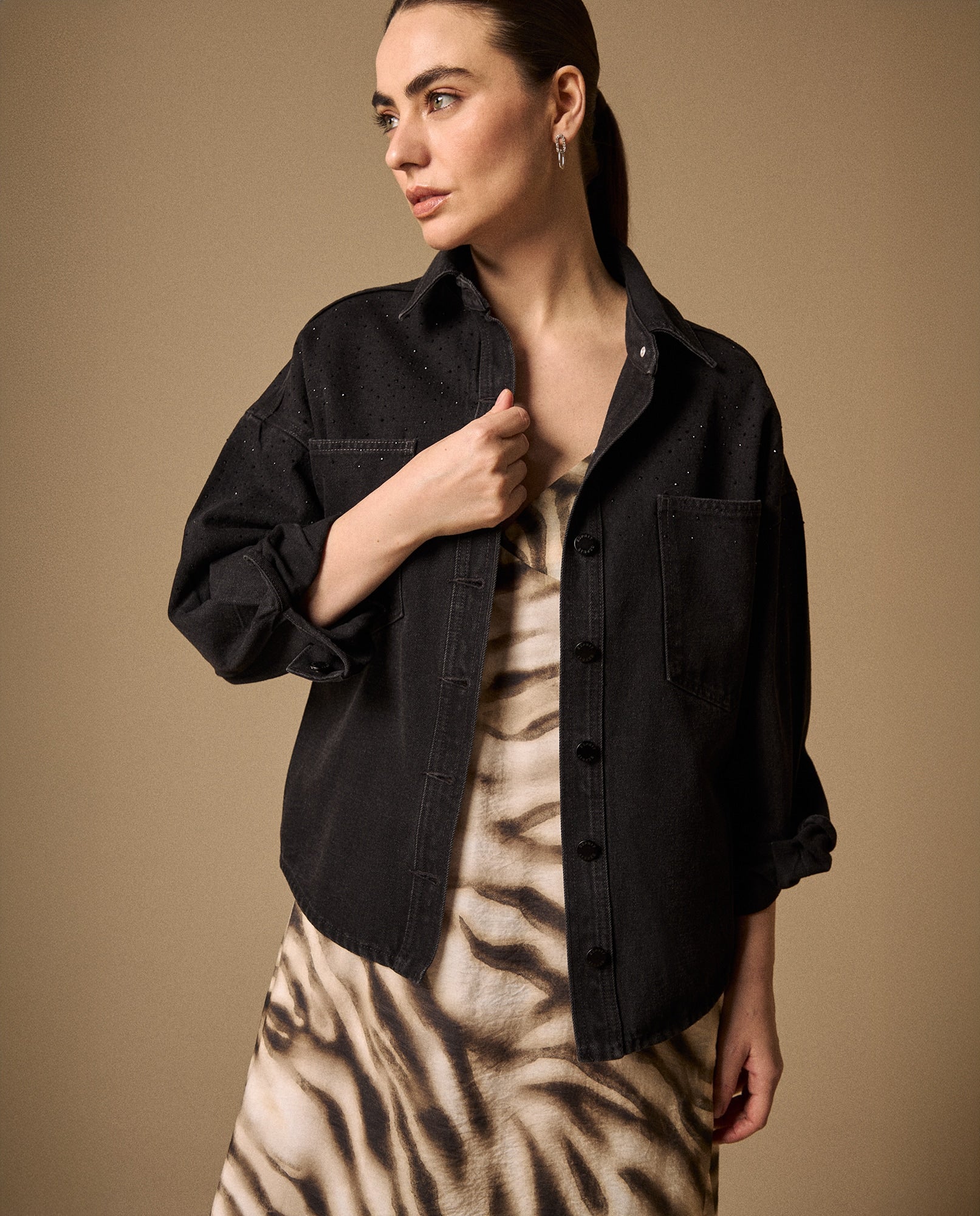 Chaqueta Denim Negro con Micro Brillos - Negro 34_429G003_NEG193909_0