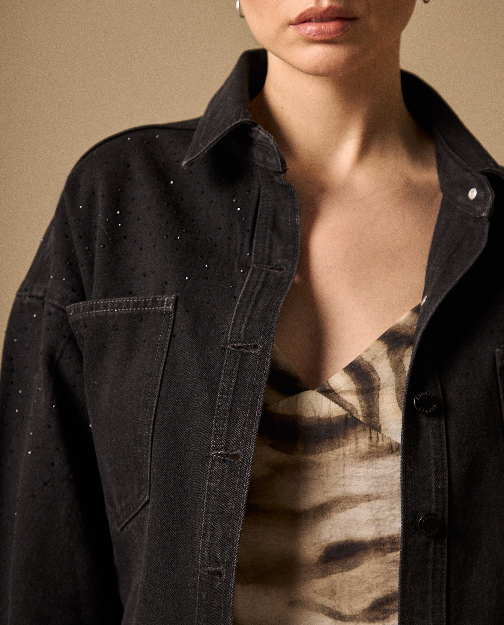 Chaqueta Denim Negro con Micro Brillos - Negro 34_429G003_NEG193909_3