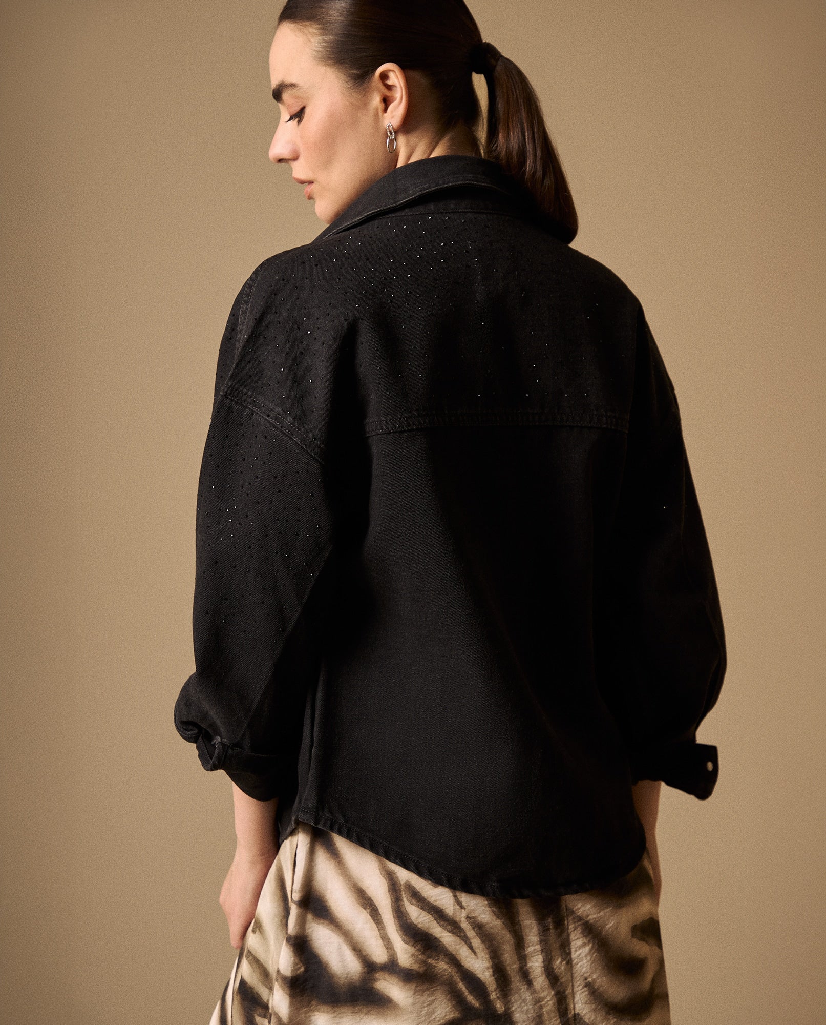 Chaqueta Denim Negro con Micro Brillos - Negro 34_429G003_NEG193909_4