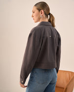 Chaqueta Negra con Cremallera y Bolsillos - Negro