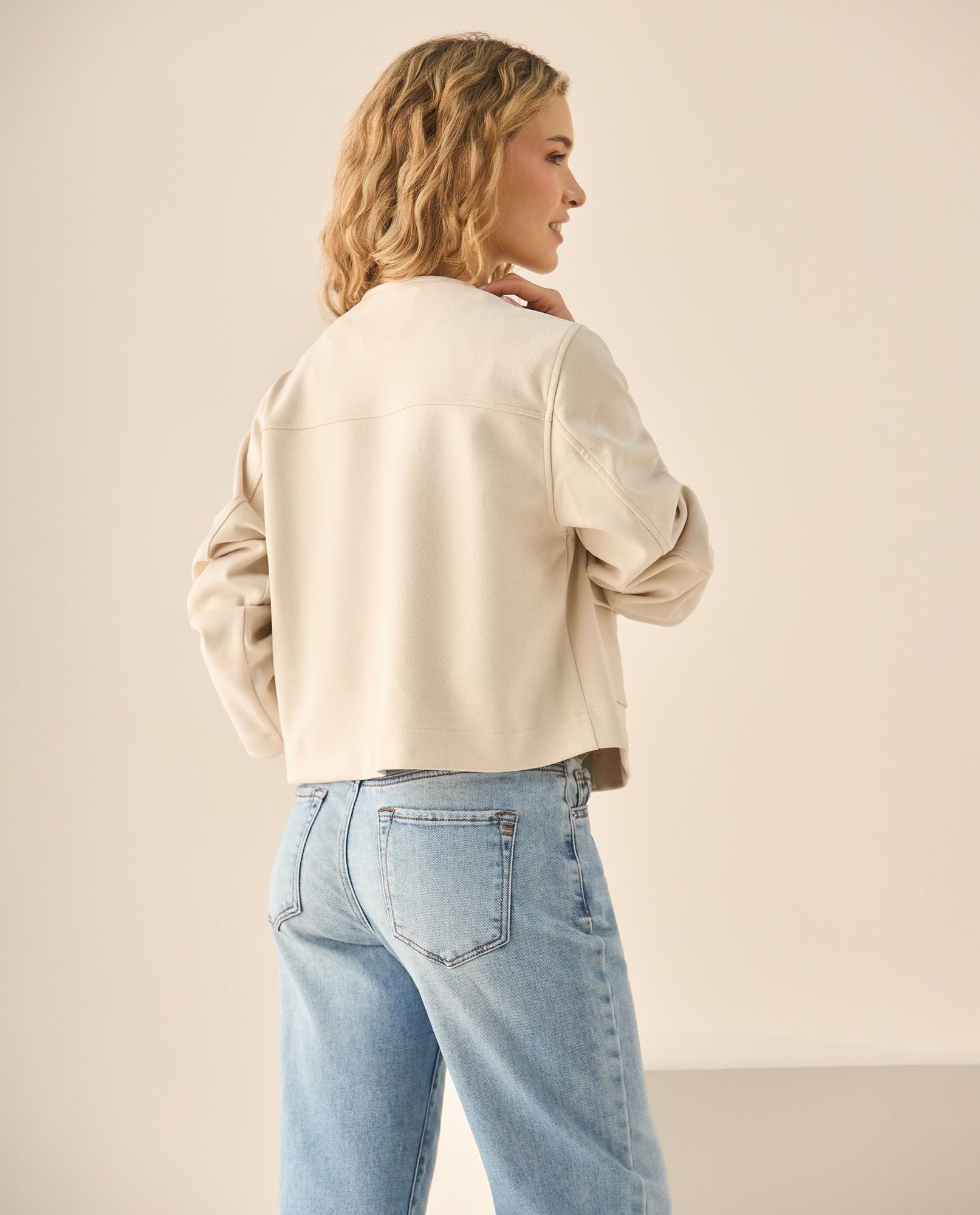 Chaqueta corta tipo suede para mujer  - Beige 34_429G200_BEI130607_6