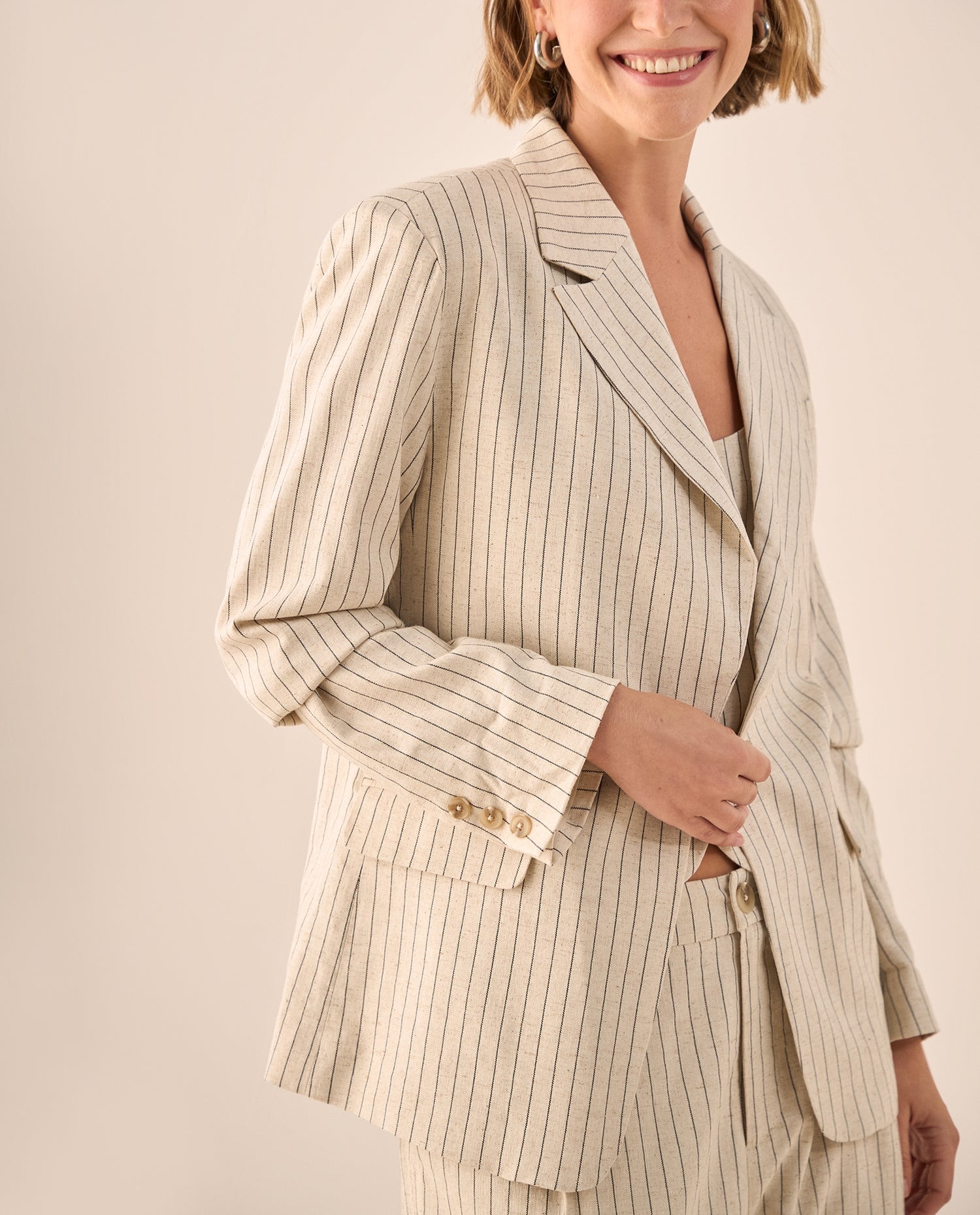 Blazer Beige con Rayas y Corte Oversized - Beige